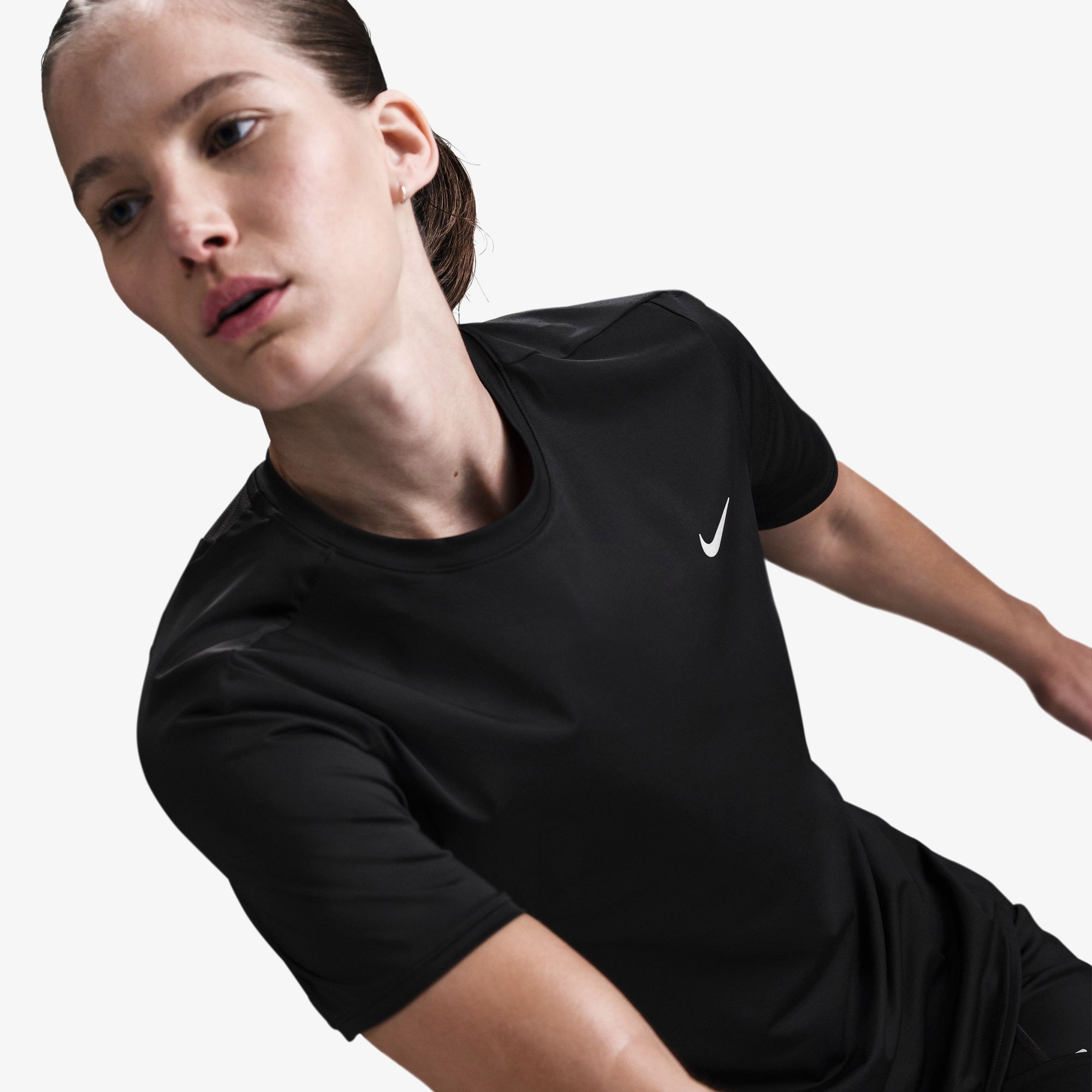 Nike Swift Kadın Siyah Koşu T-Shirt