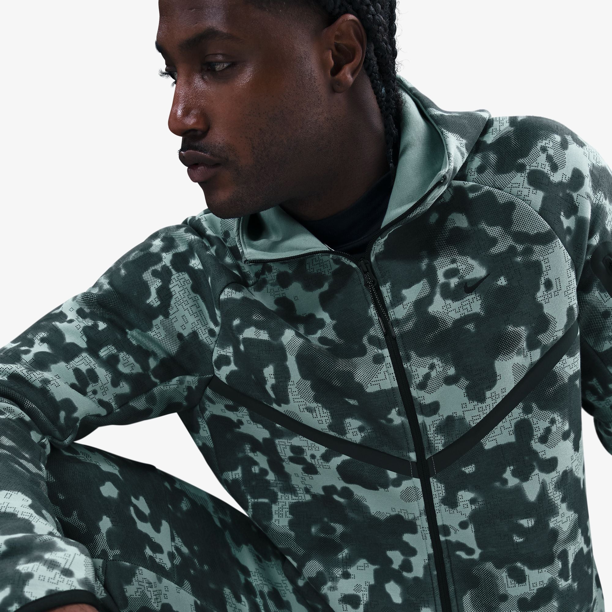 Nike Tech Fleece Kamuflaj Desenli Windrunner Erkek Yeşil Ceket