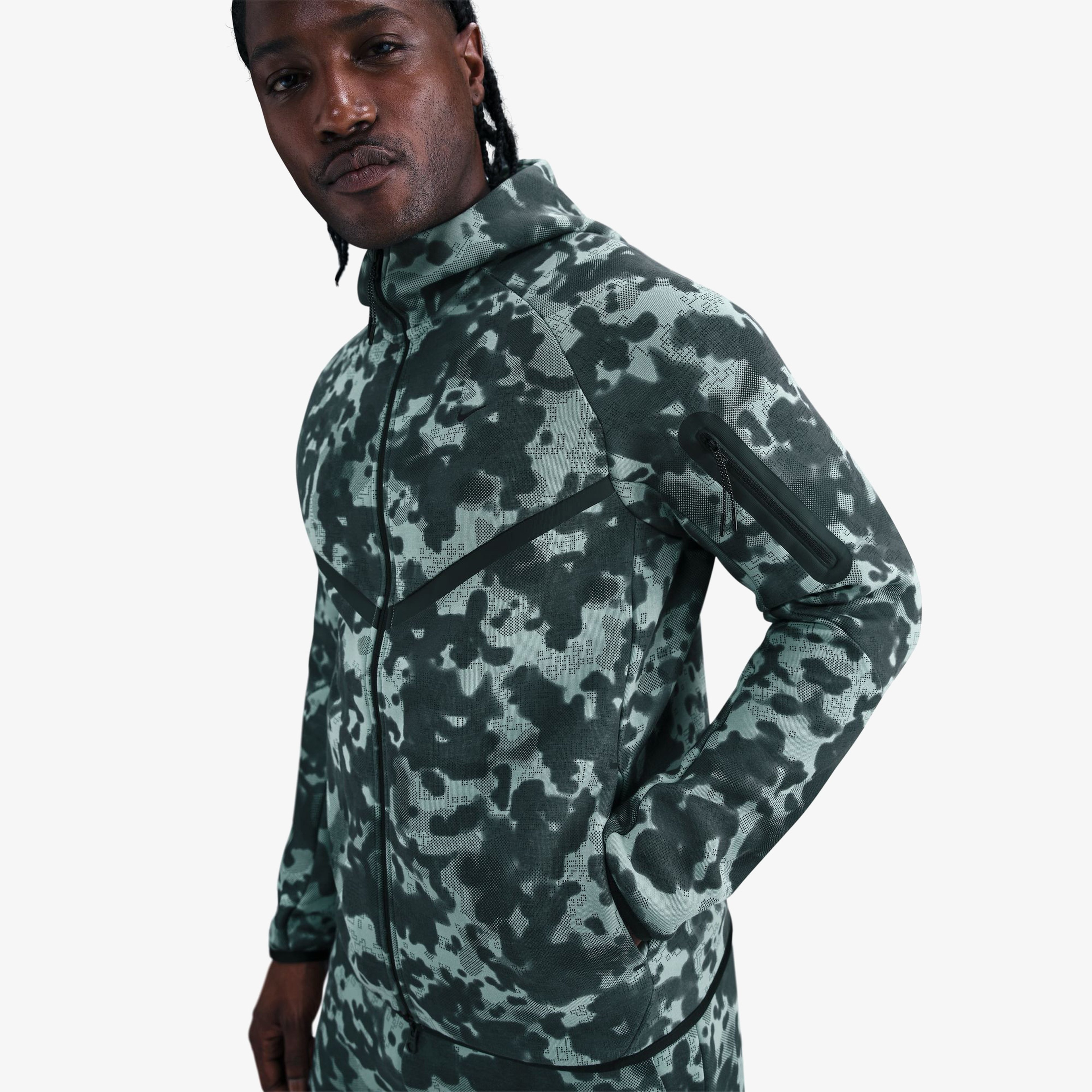 Nike Tech Fleece Kamuflaj Desenli Windrunner Erkek Yeşil Ceket