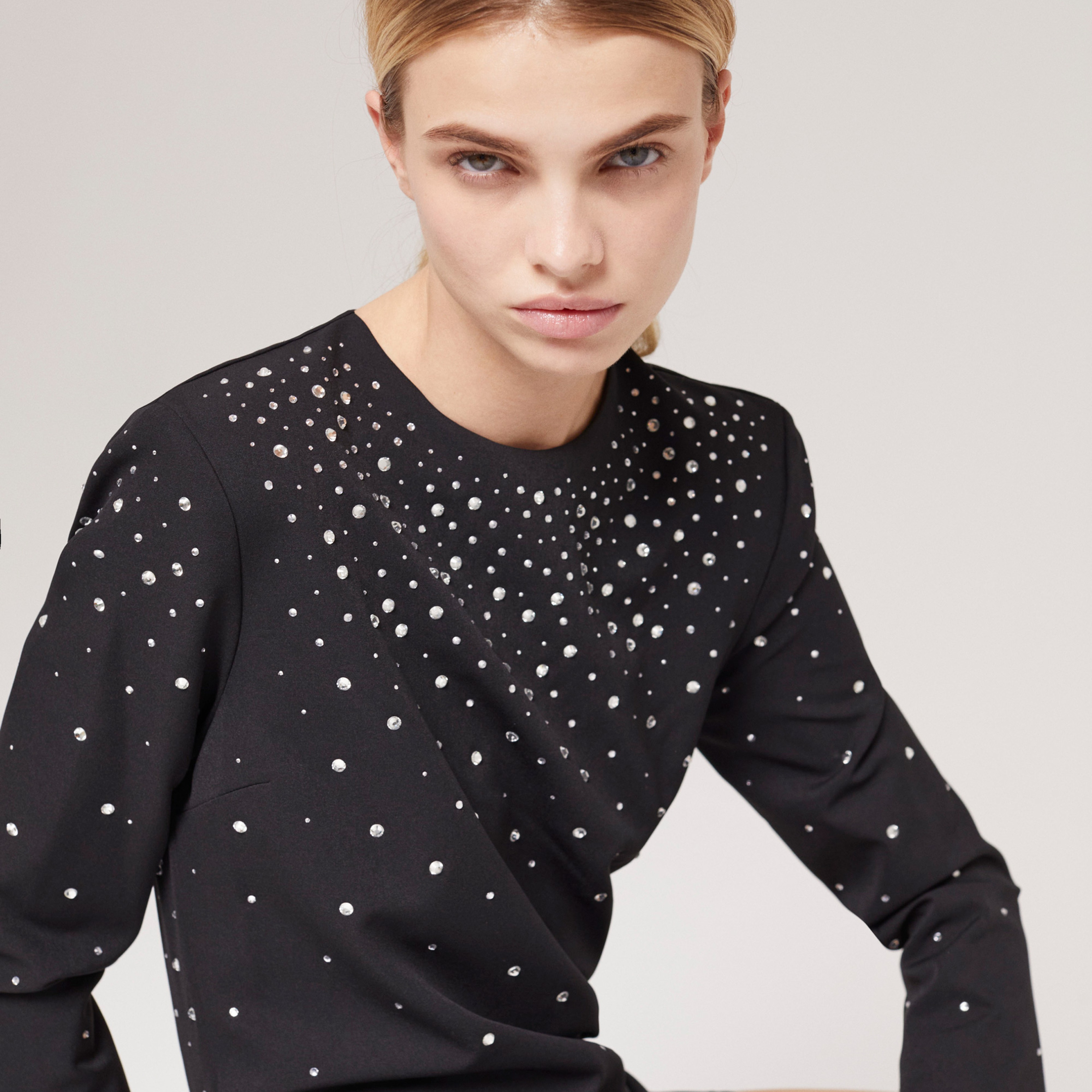 KADIN TAŞLI SİYAH ELBİSE