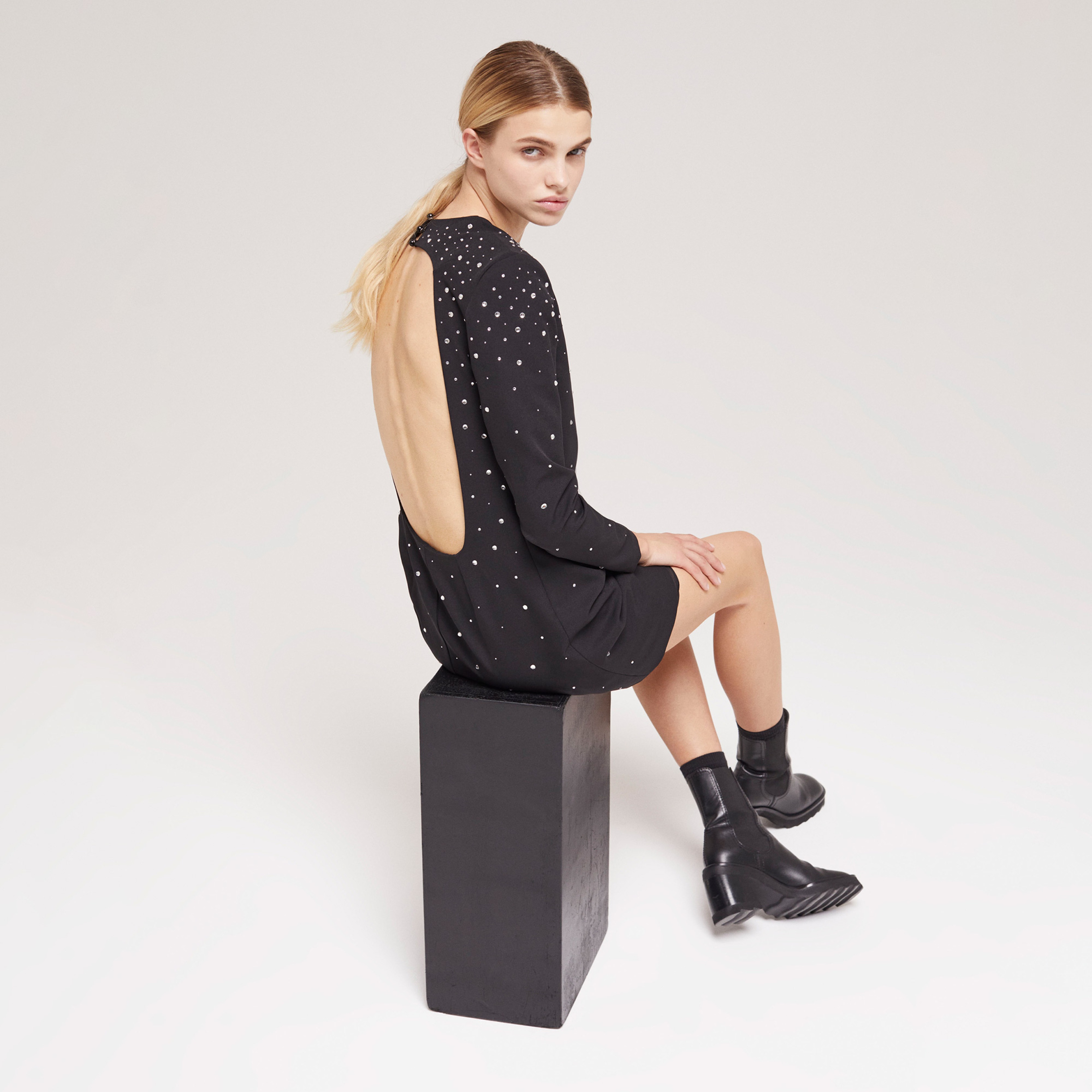 KADIN TAŞLI SİYAH ELBİSE