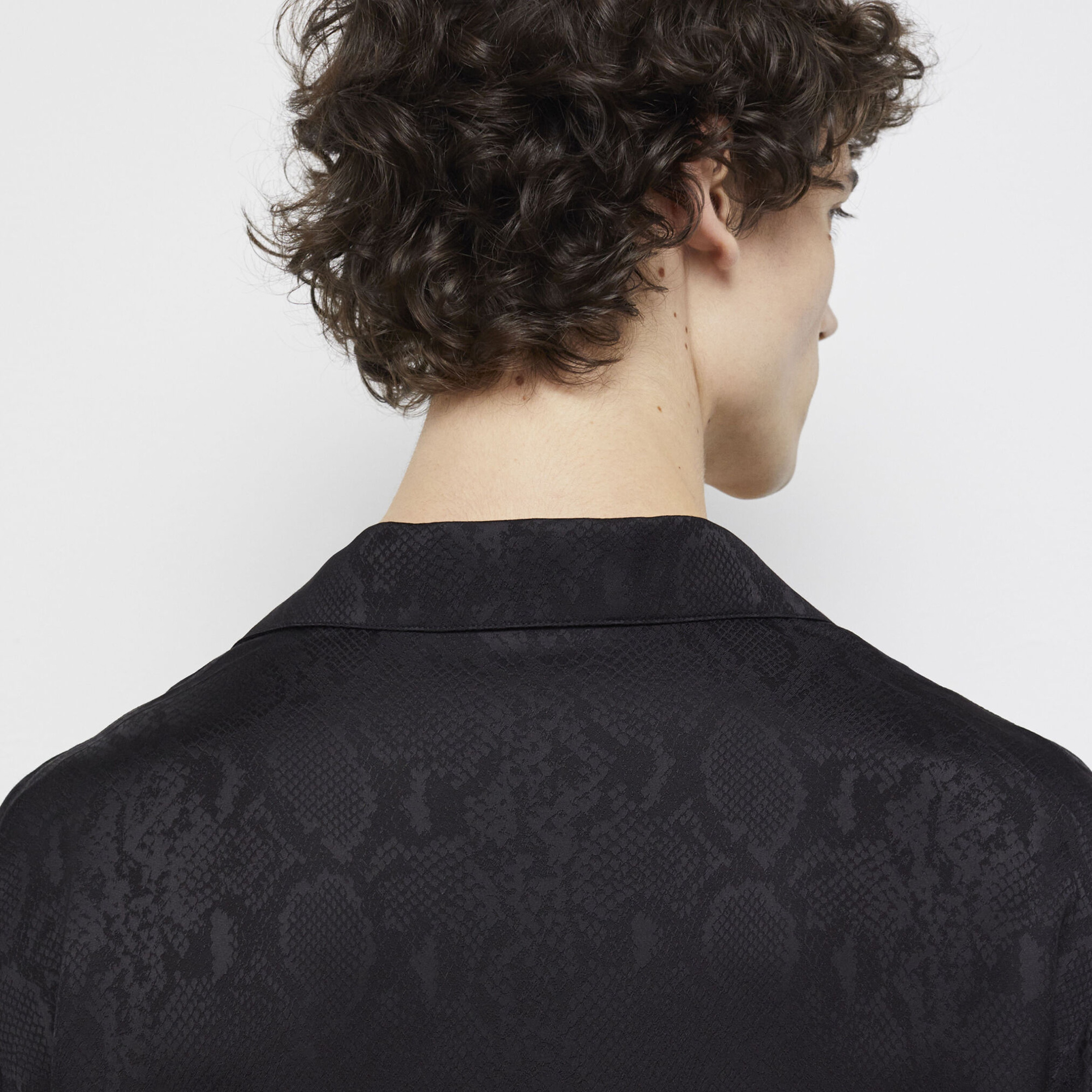 ERKEK DESENLİ SİYAH GÖMLEK