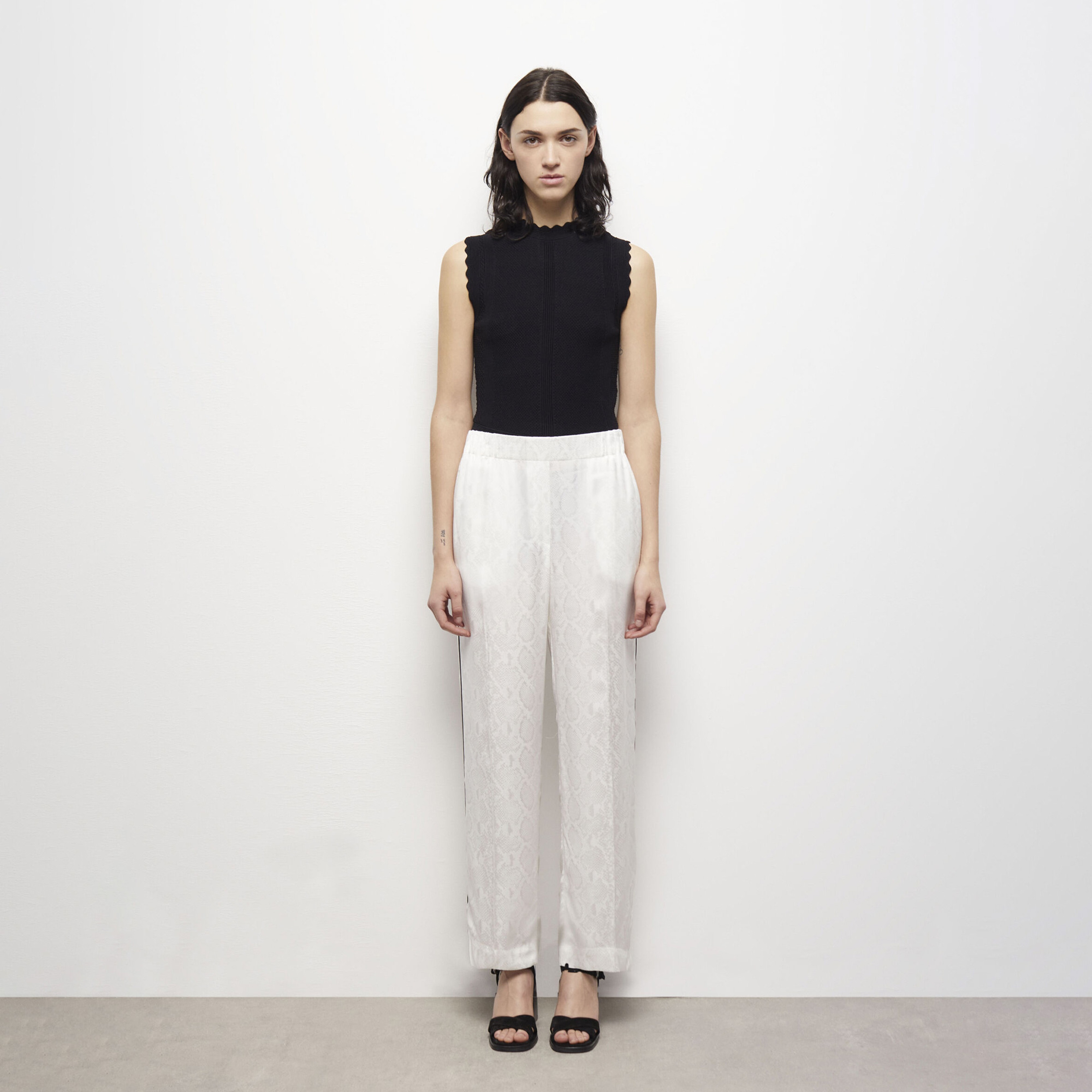 KADIN DESENLİ KREM SATEN PANTOLON