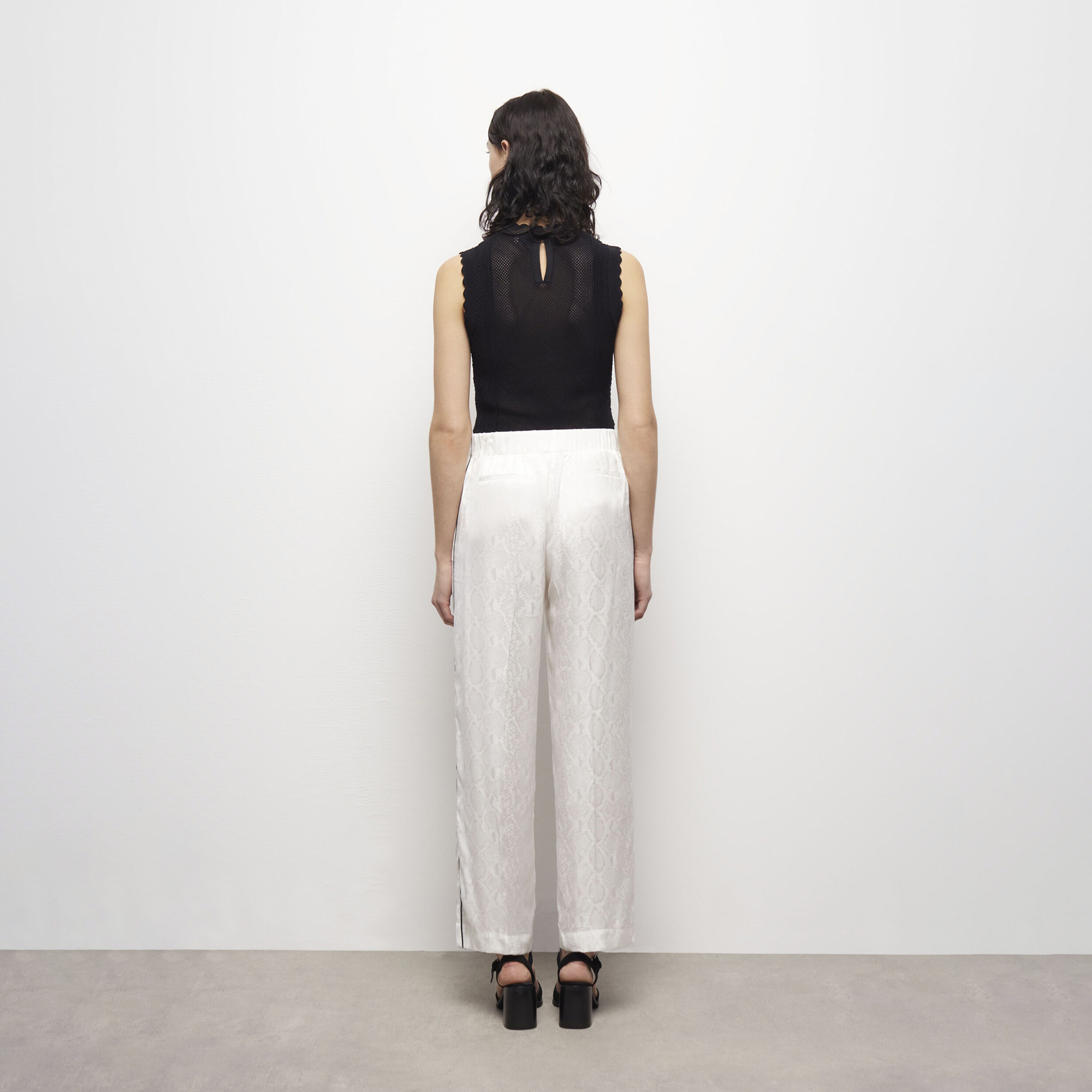 KADIN DESENLİ KREM SATEN PANTOLON