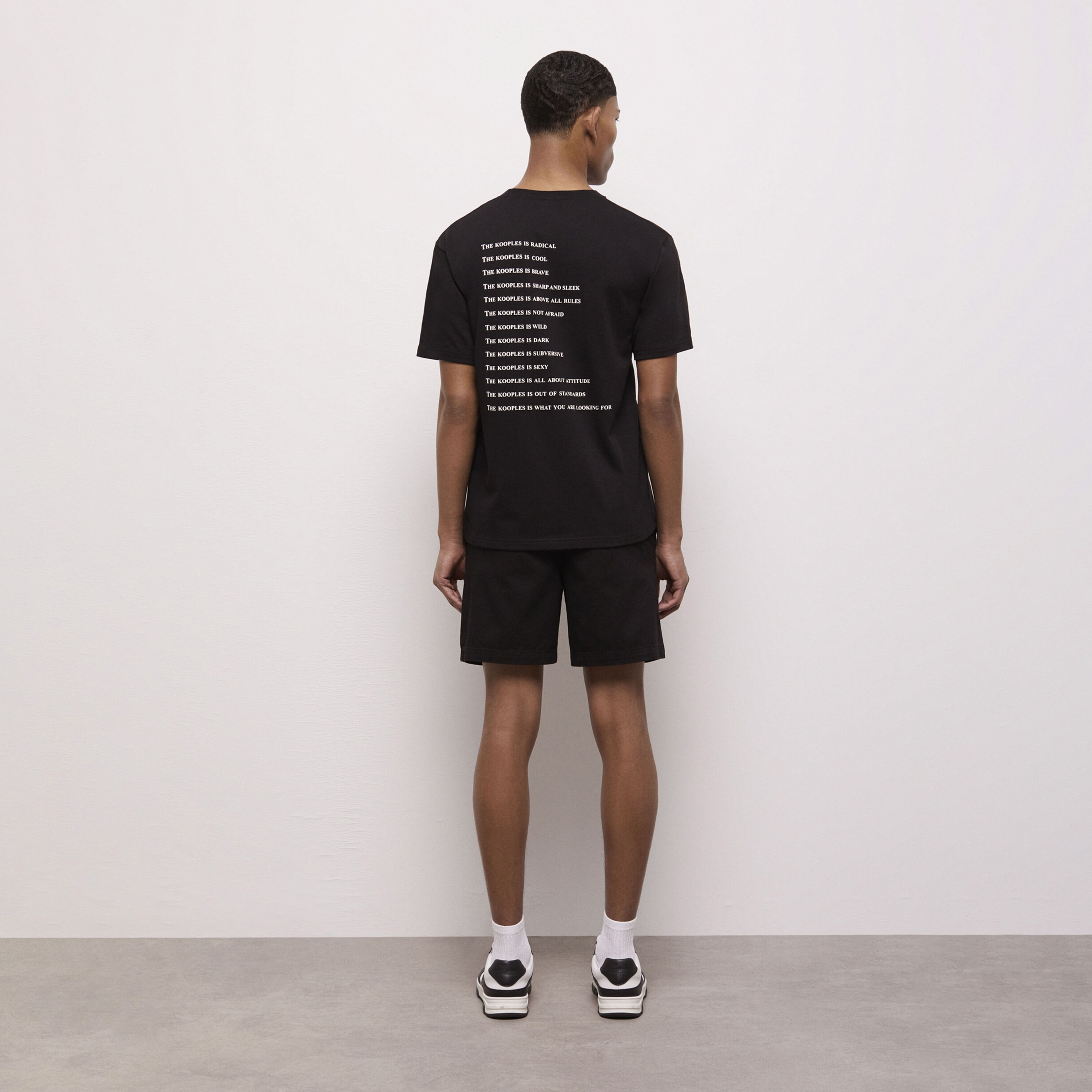 ERKEK BASKILI SİYAH T-SHIRT