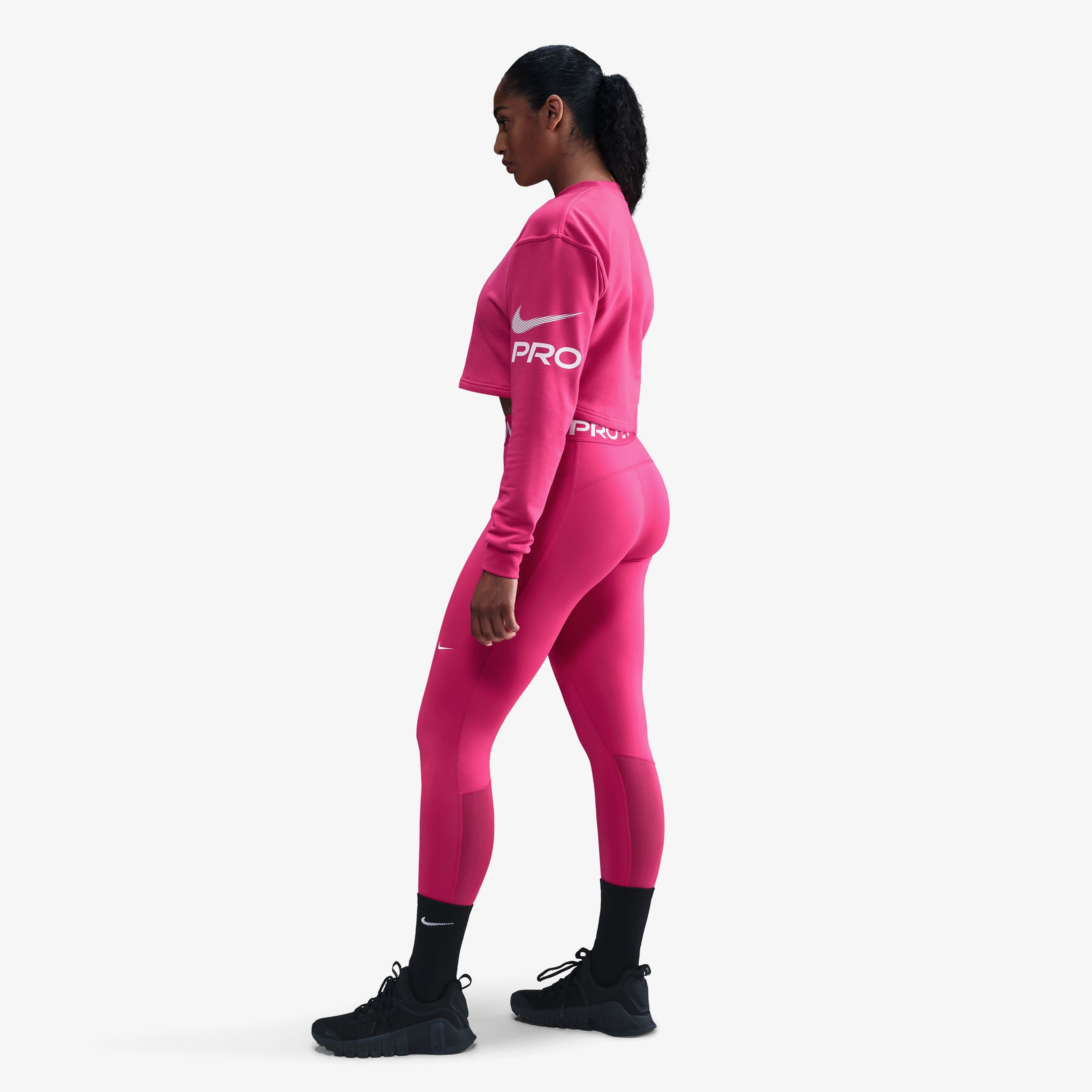 Nike Pro Dri-FIT French-Terry Kadın Pembe Antrenman Sweatshirt