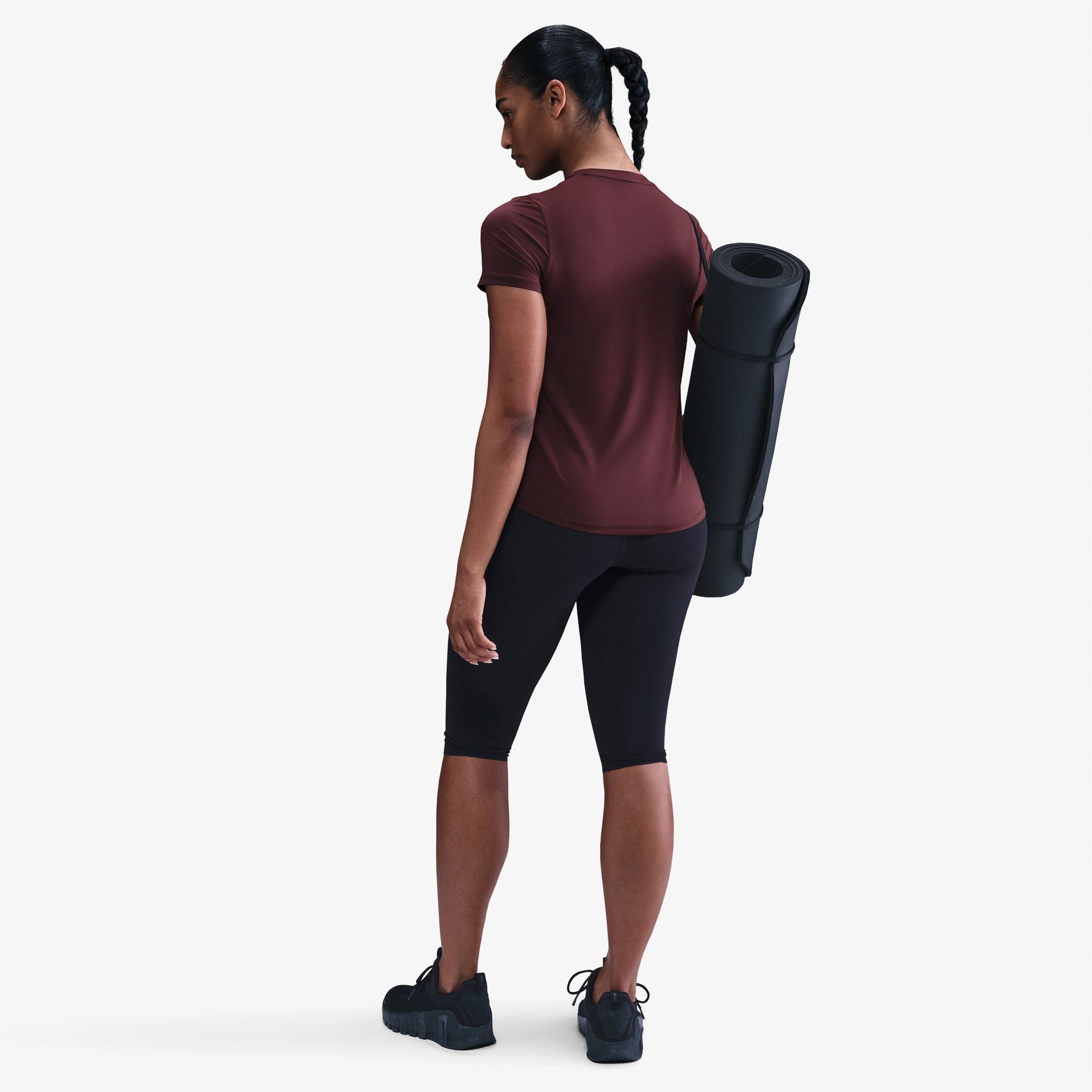 Nike One Classic Dri-FIT Kadın Siyah Antrenman T-Shirt
