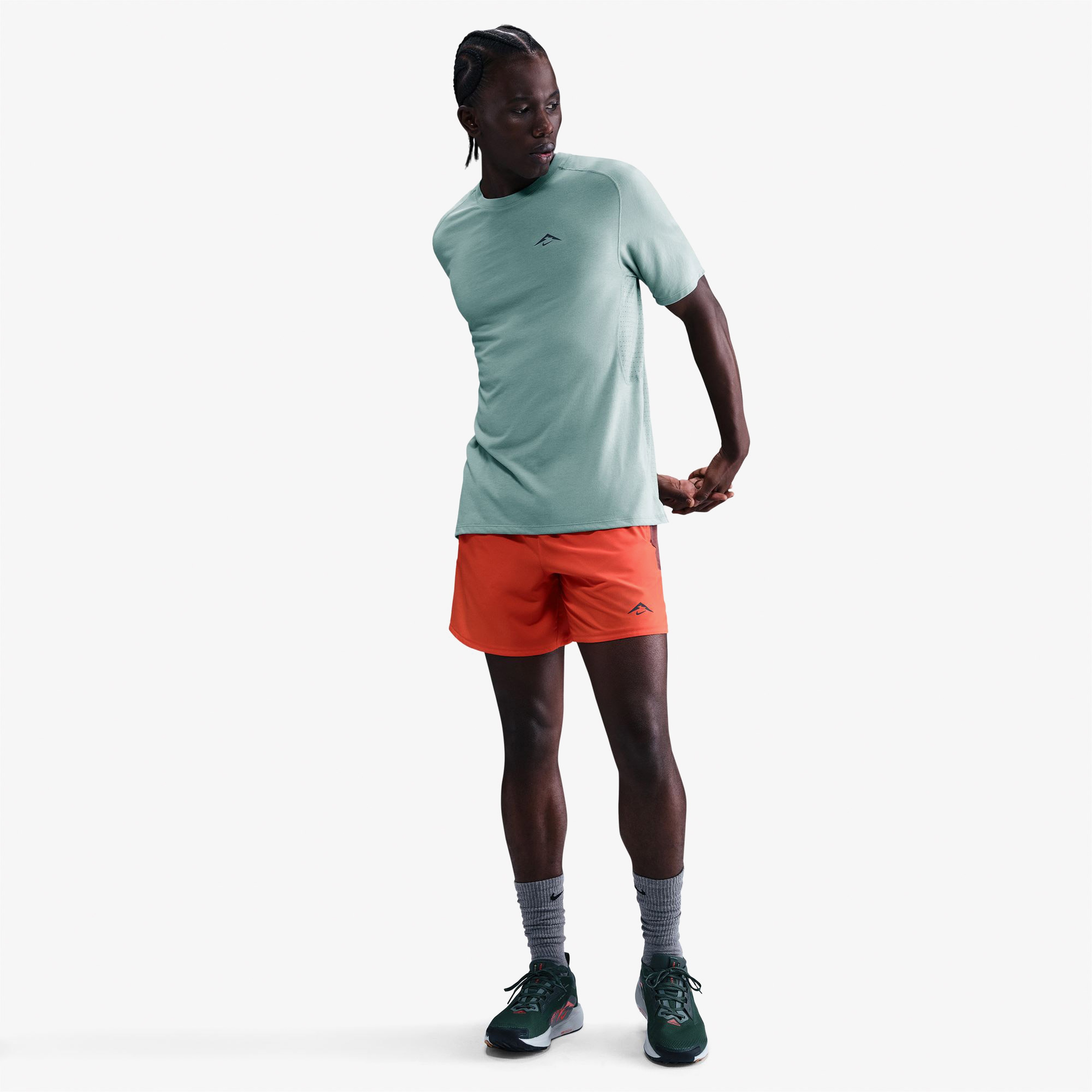 Nike Dri-FIT Adv Solar Chase Erkek Gri T-Shirt