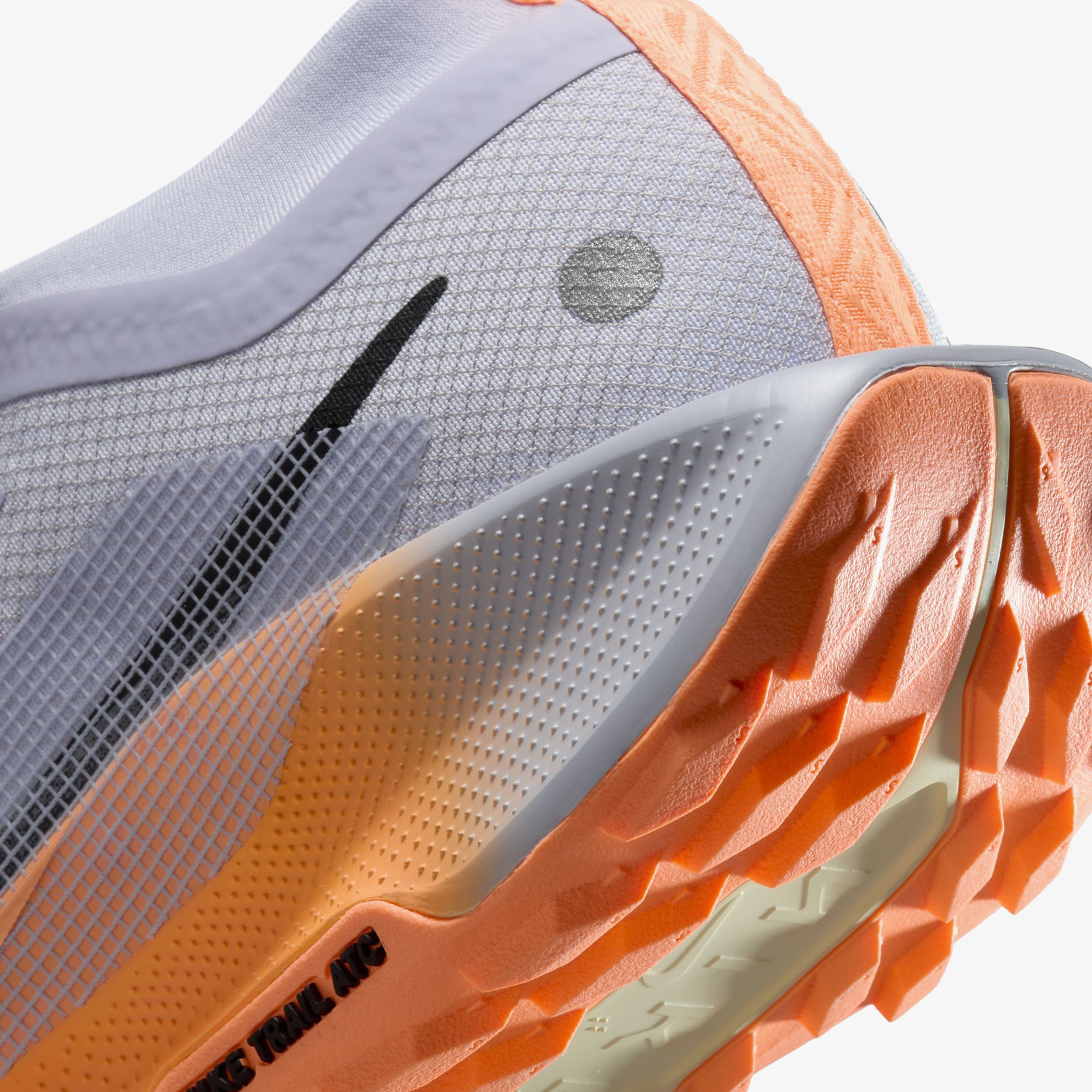 Nike Pegasus Trail 5 Gore-Tex Kadın Gri Koşu Ayakkabısı