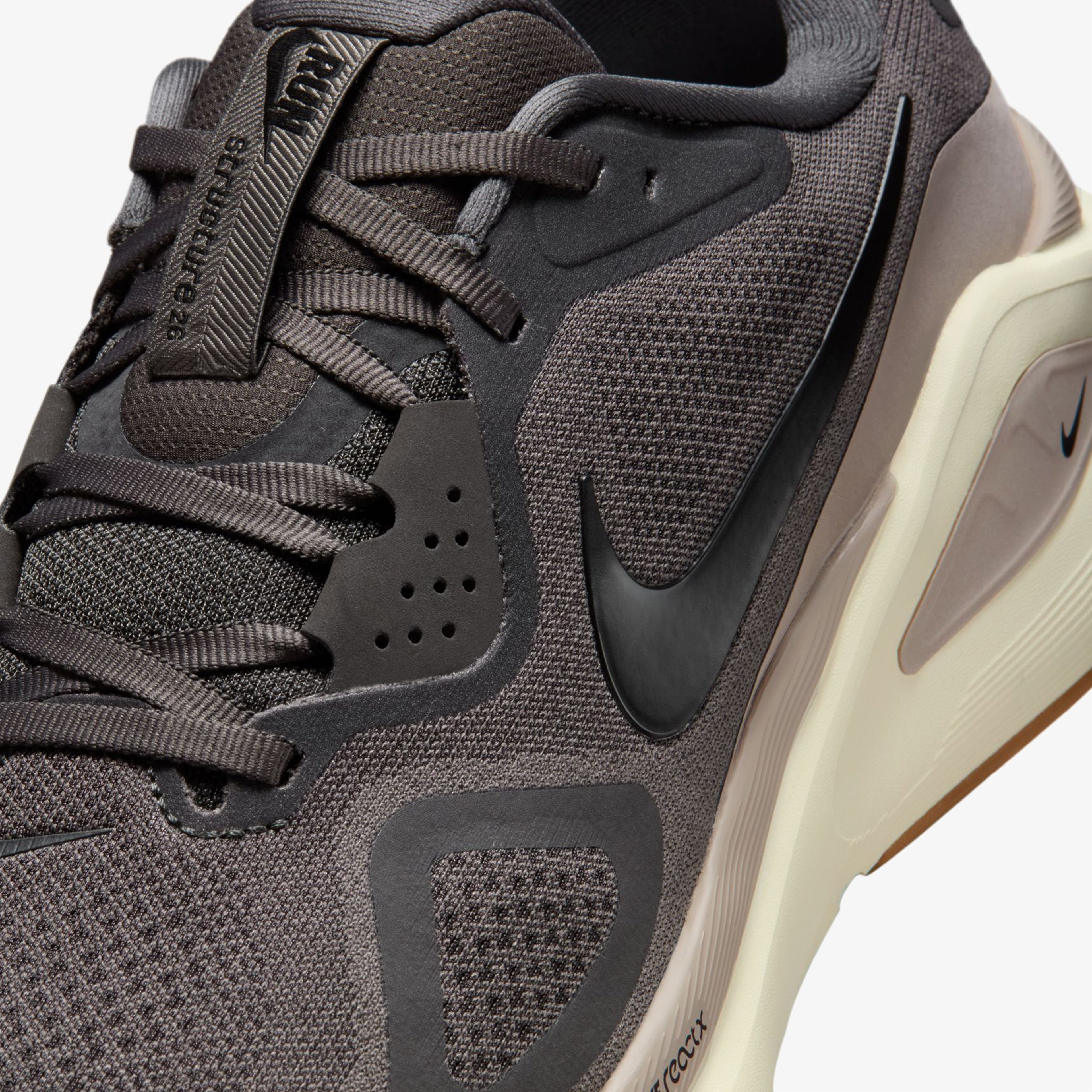 Nike Structure 26 Erkek Kahverengi Koşu Ayakkabısı