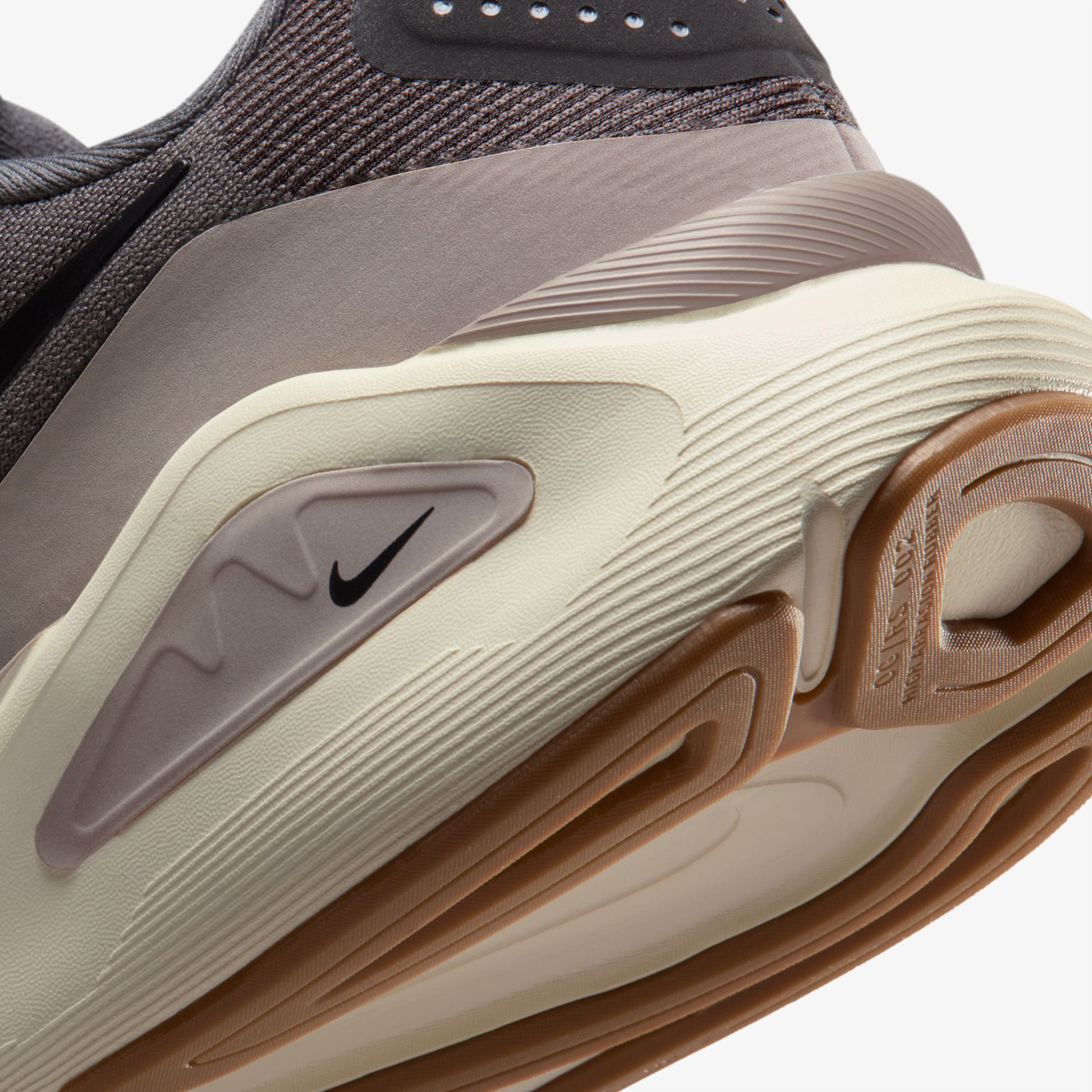 Nike Structure 26 Erkek Kahverengi Koşu Ayakkabısı