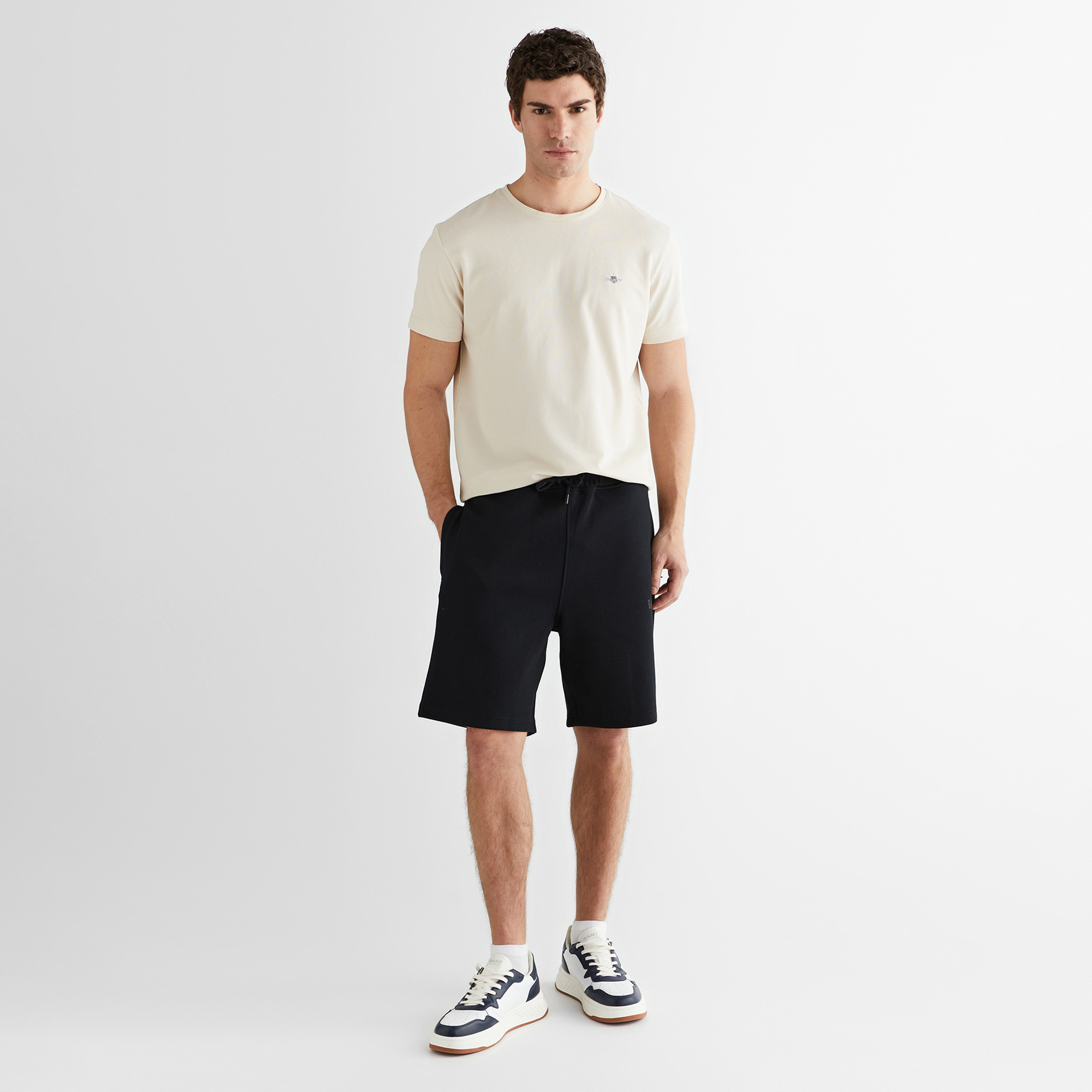 GANT Erkek Siyah Regular Fit Logolu Şort