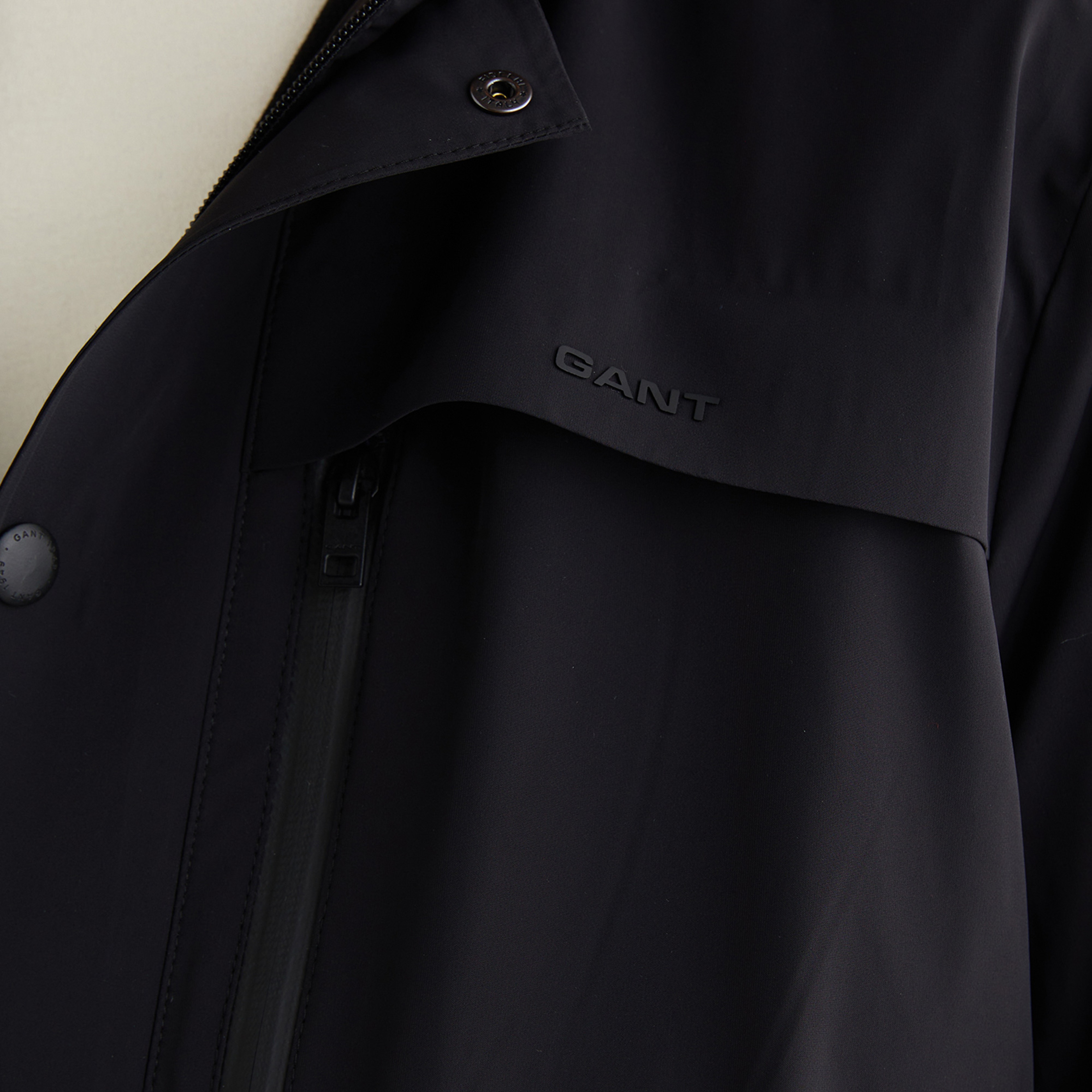 GANT Erkek Siyah Standart Fit Kapüşonlu Mont