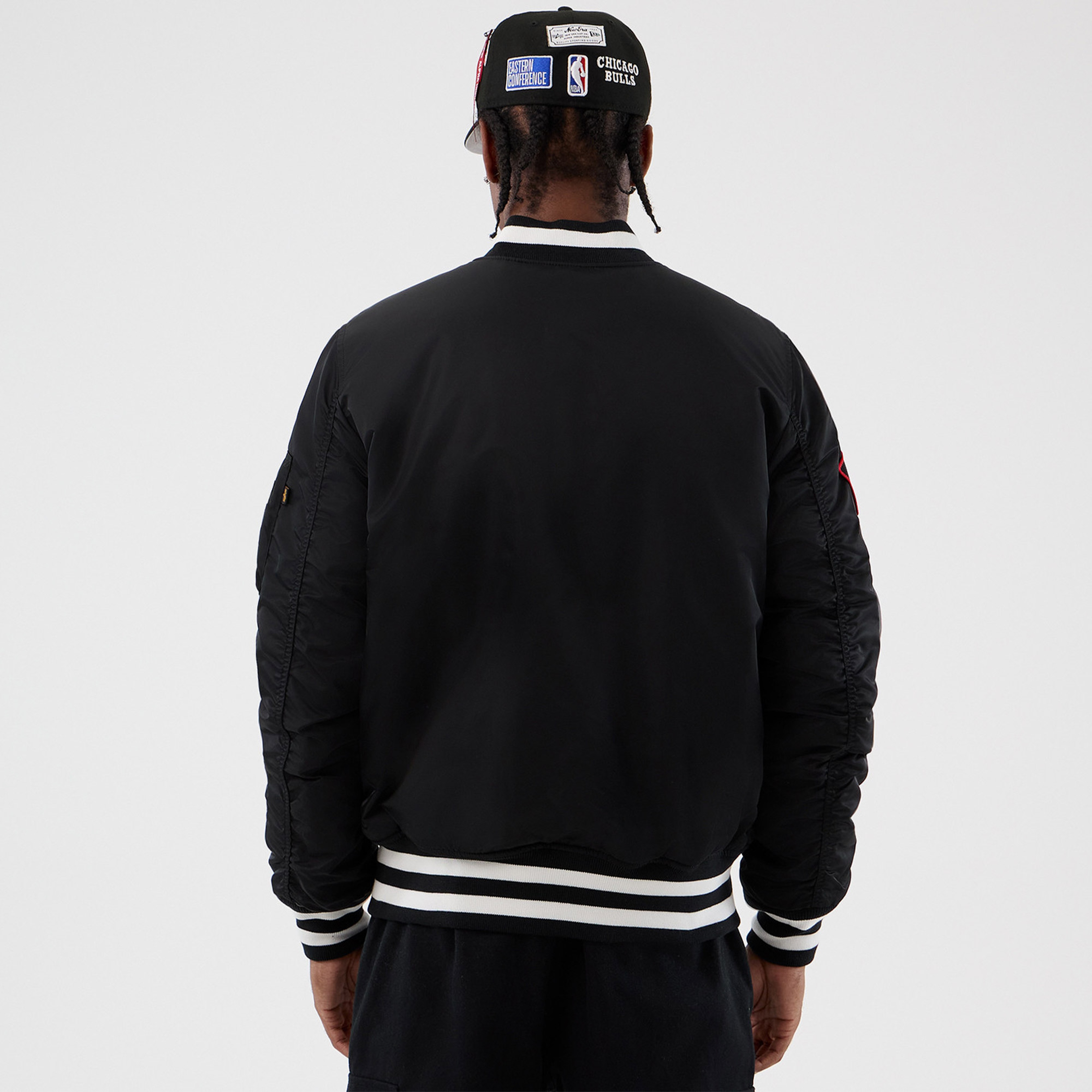New Era x Alpha Industries Chicago Bulls Unisex Siyah Bomber Ceket