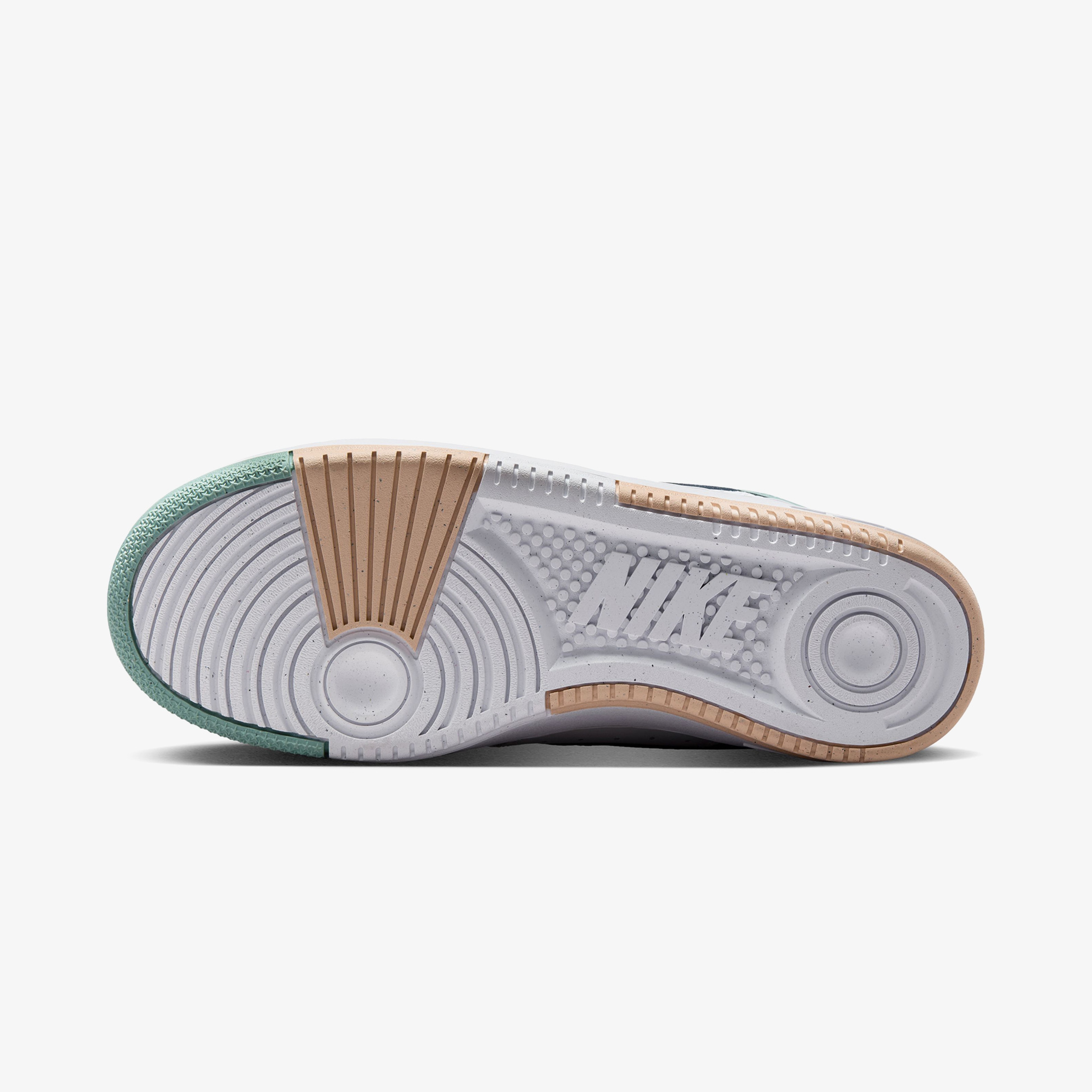 Nike  Gamma Force Kadın Beyaz Spor Ayakkabı