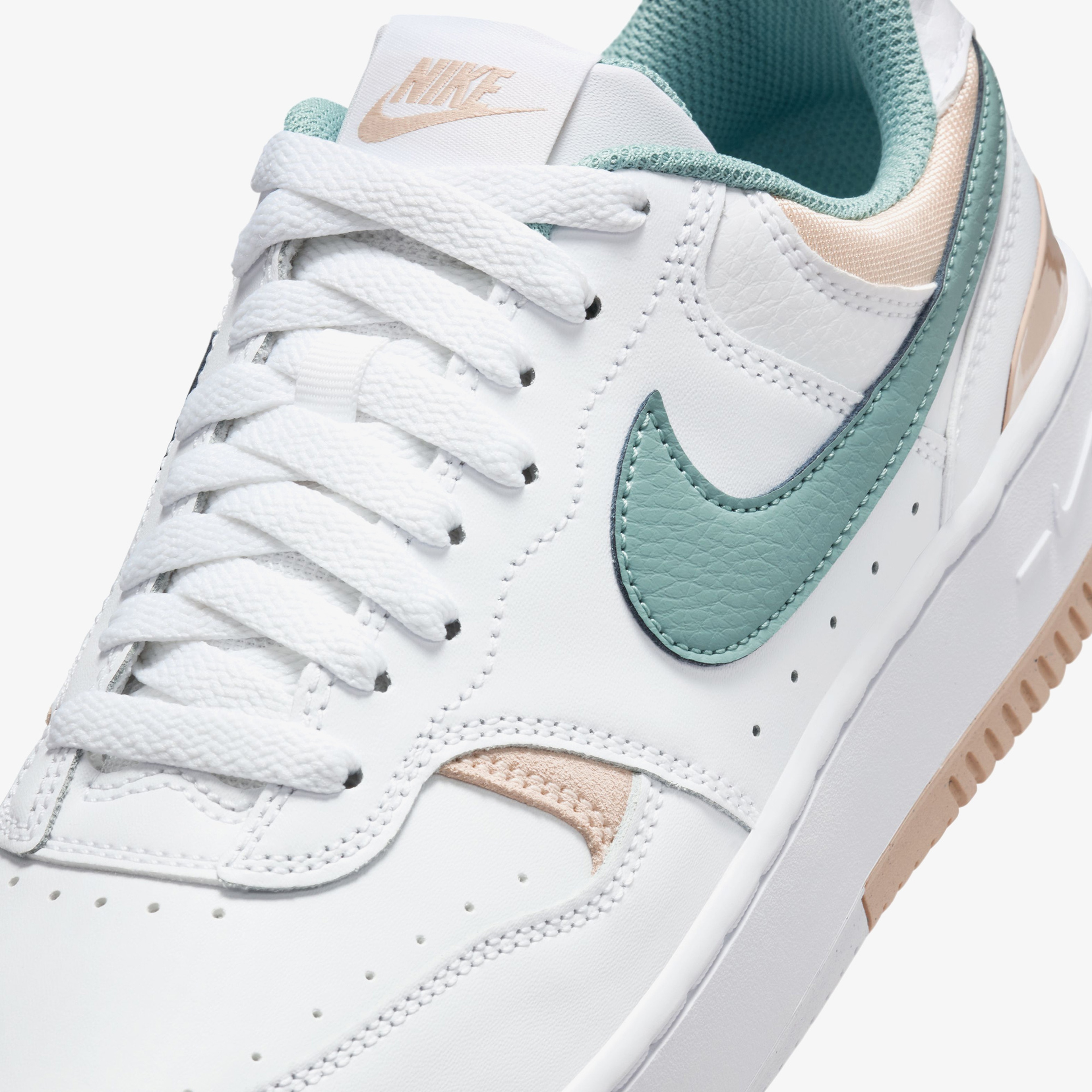 Nike  Gamma Force Kadın Beyaz Spor Ayakkabı