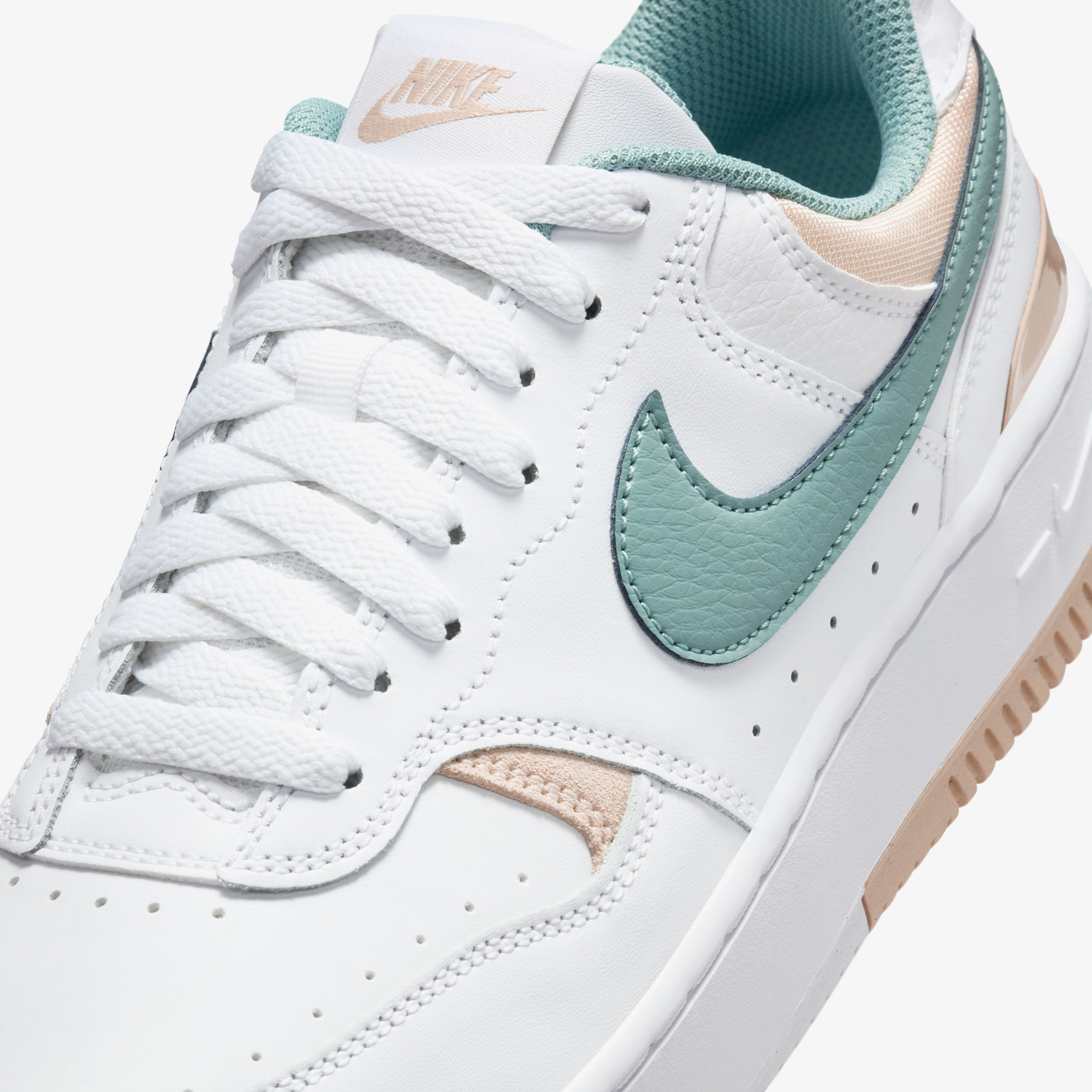 Nike  Gamma Force Kadın Beyaz Spor Ayakkabı