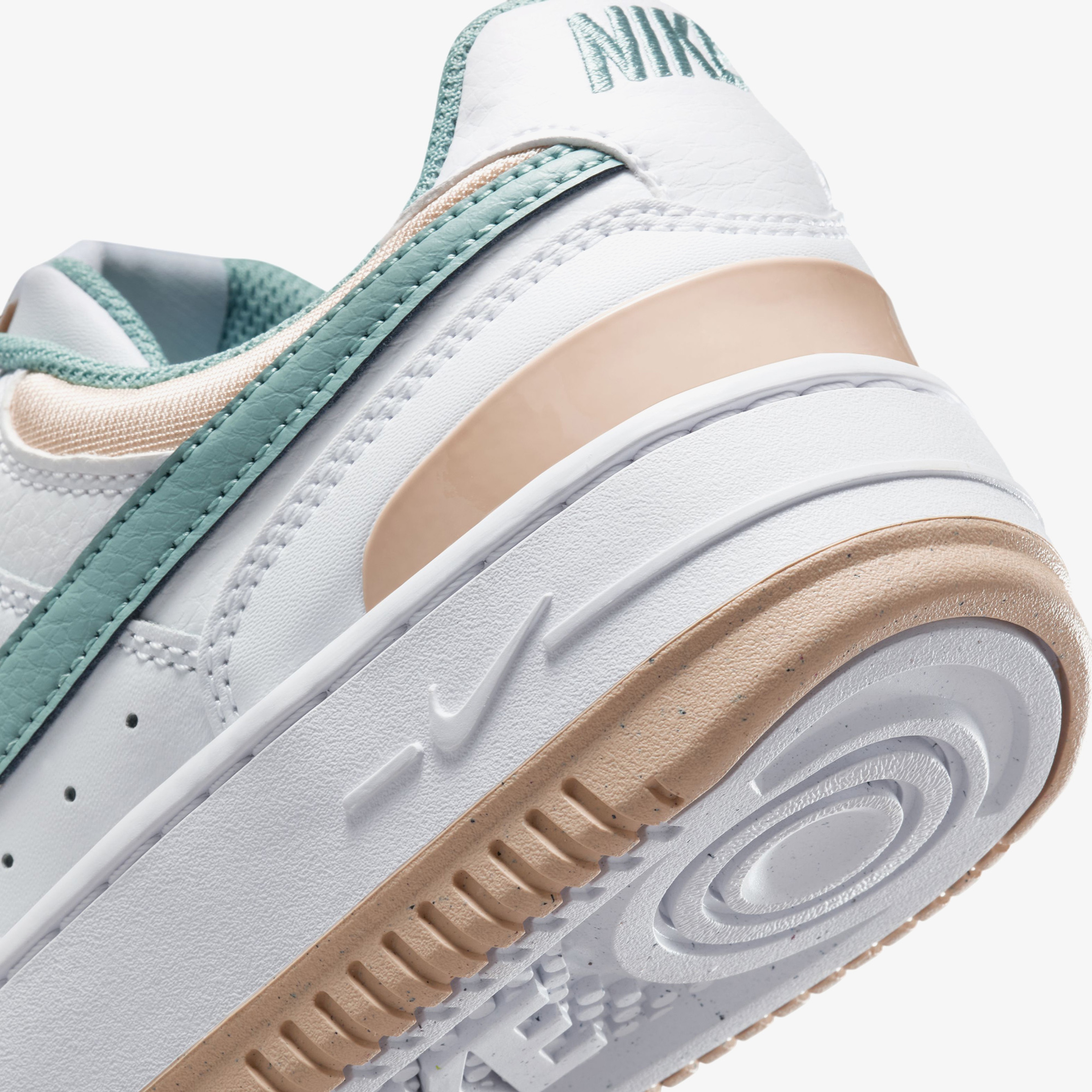 Nike  Gamma Force Kadın Beyaz Spor Ayakkabı