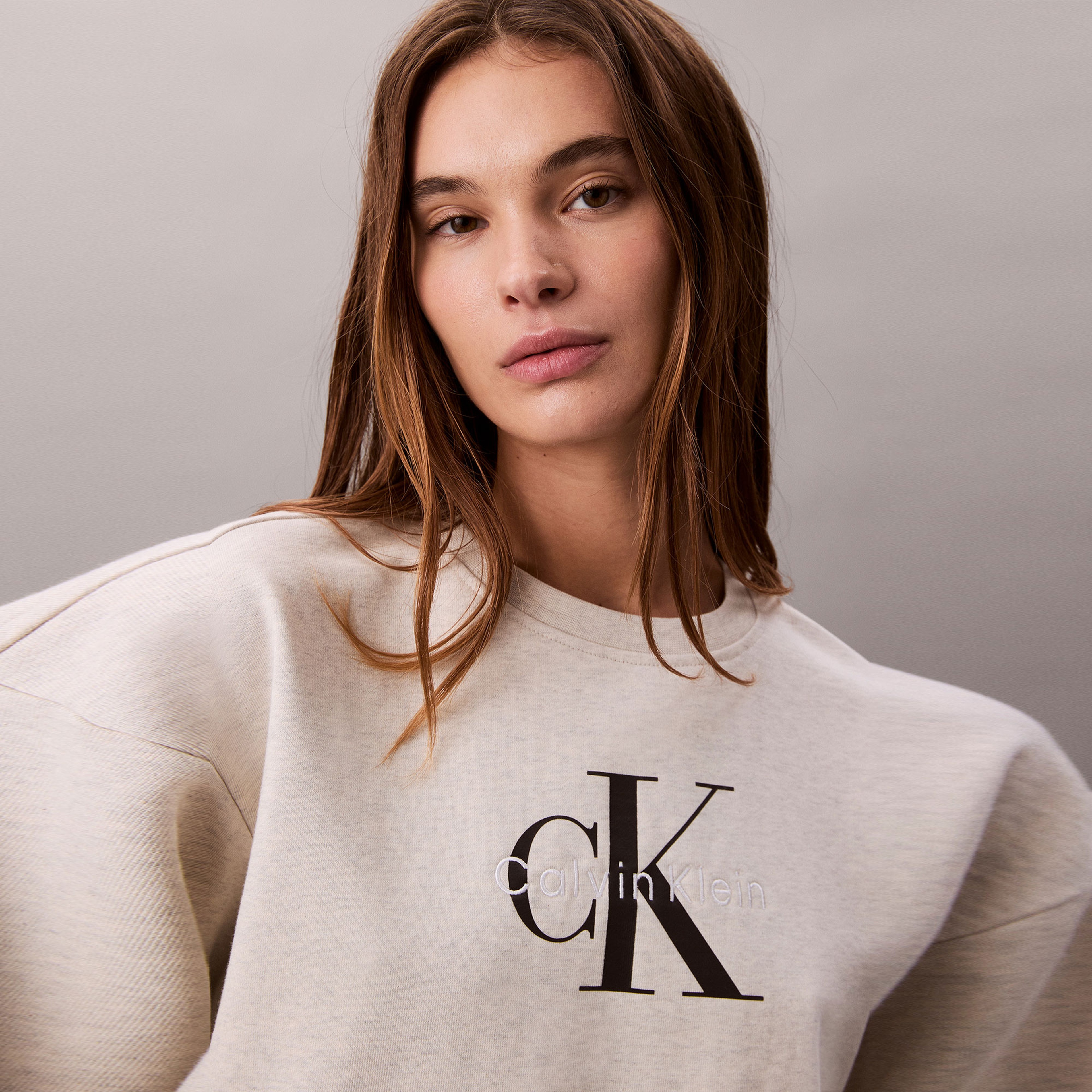 Calvin Klein Monologo French Terry Kadın Gri Sweatshirt