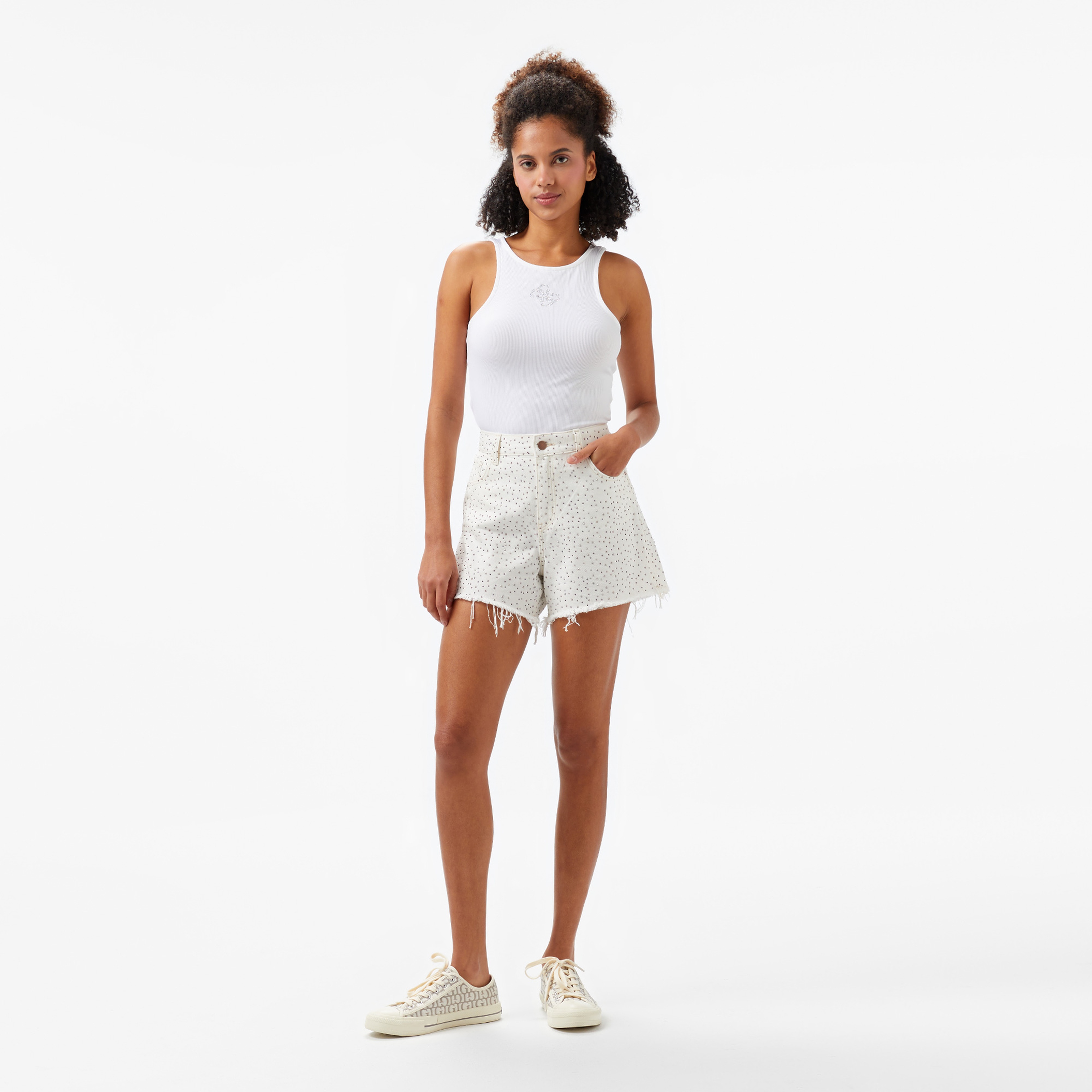 Guess Relaxed Sensation Kadın Beyaz Şort