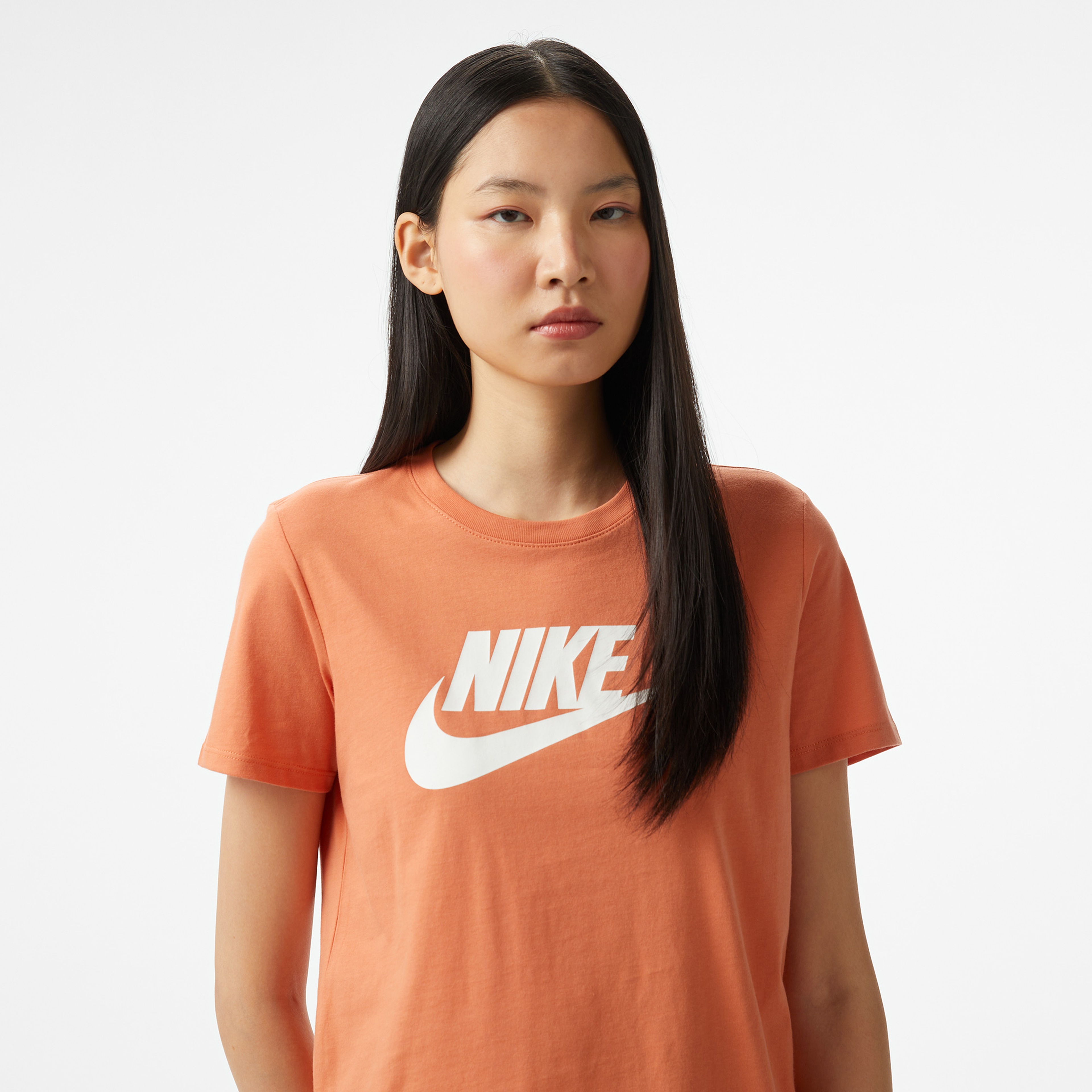 Nike Sportswear Club Essentials Kadın Turuncu T-Shirt