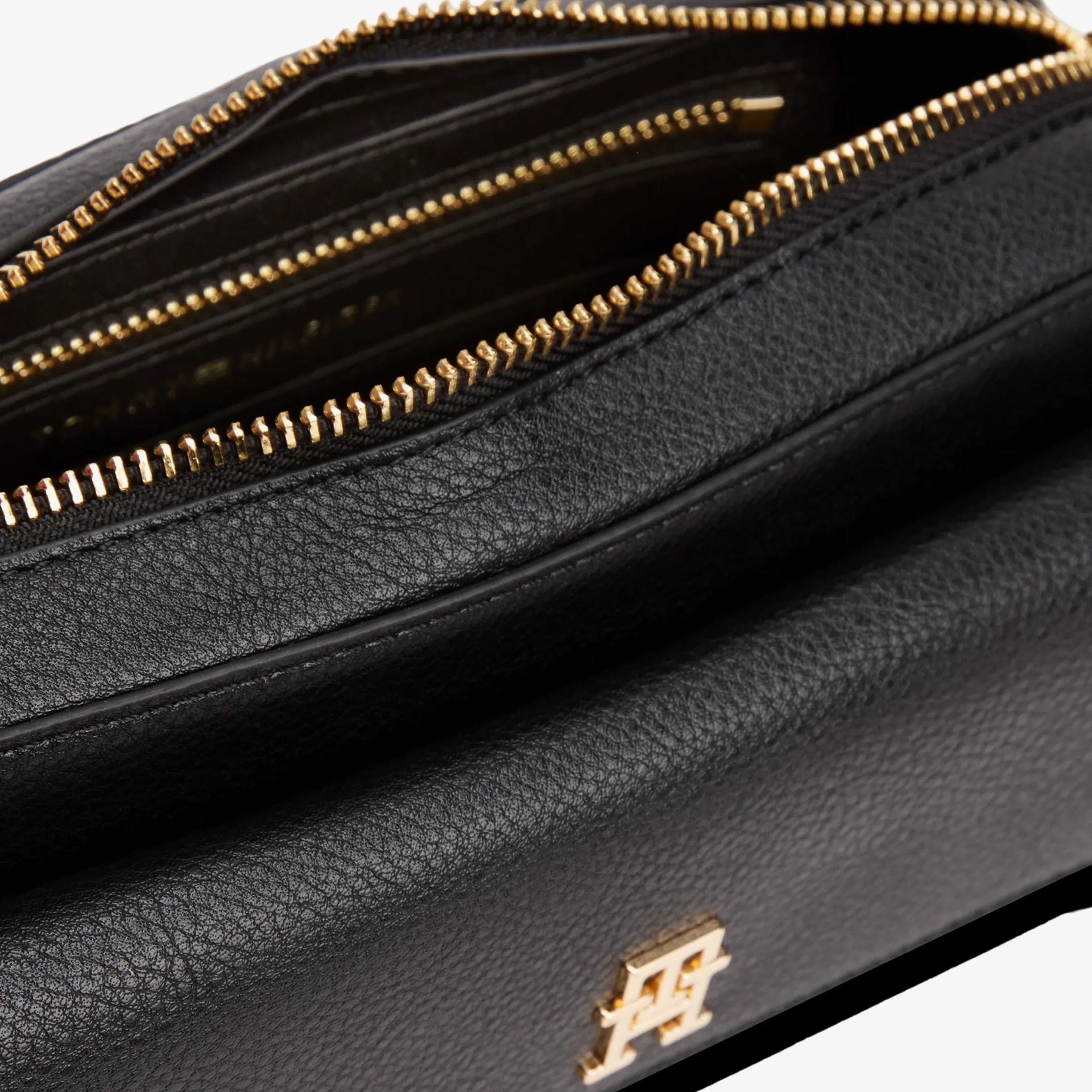 Tommy Hilfiger Distinct Kadın Siyah Çapraz Çanta