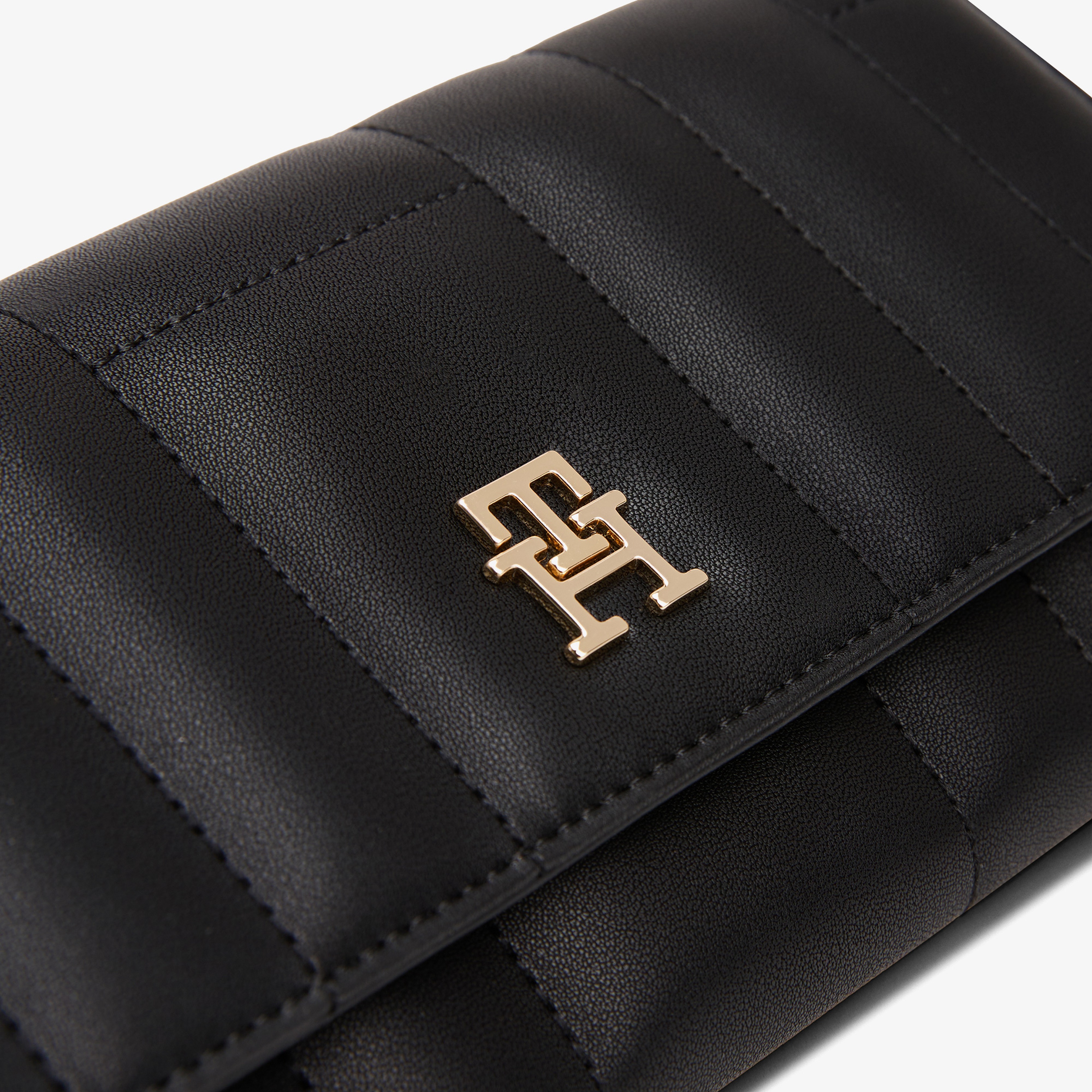 Tommy Hilfiger Feminine Flap Kadın Siyah Cüzdan