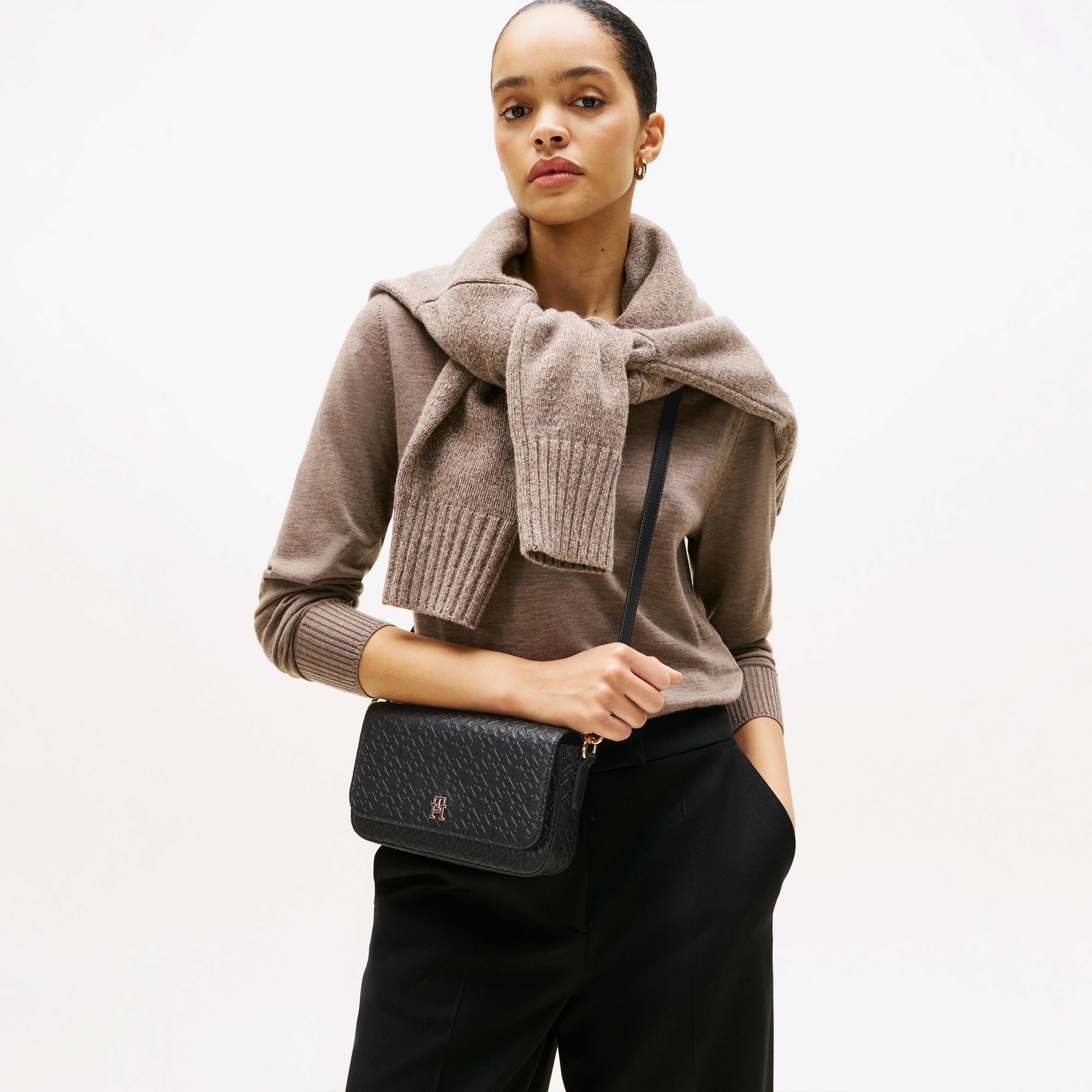 Tommy Hilfiger Icon Mono Kadın Siyah Çapraz Çanta