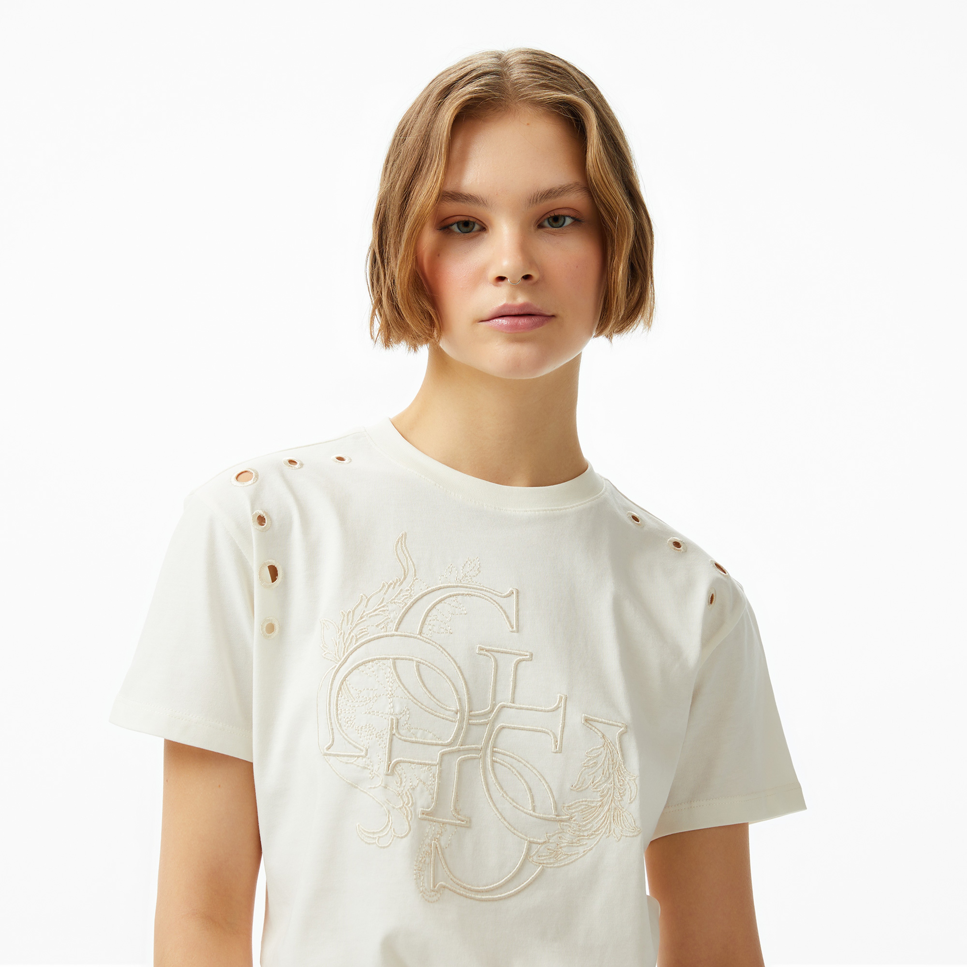 Guess Cn Eyelet Tone On Mid Organiceam 180 Kadın Beyaz T-Shirt