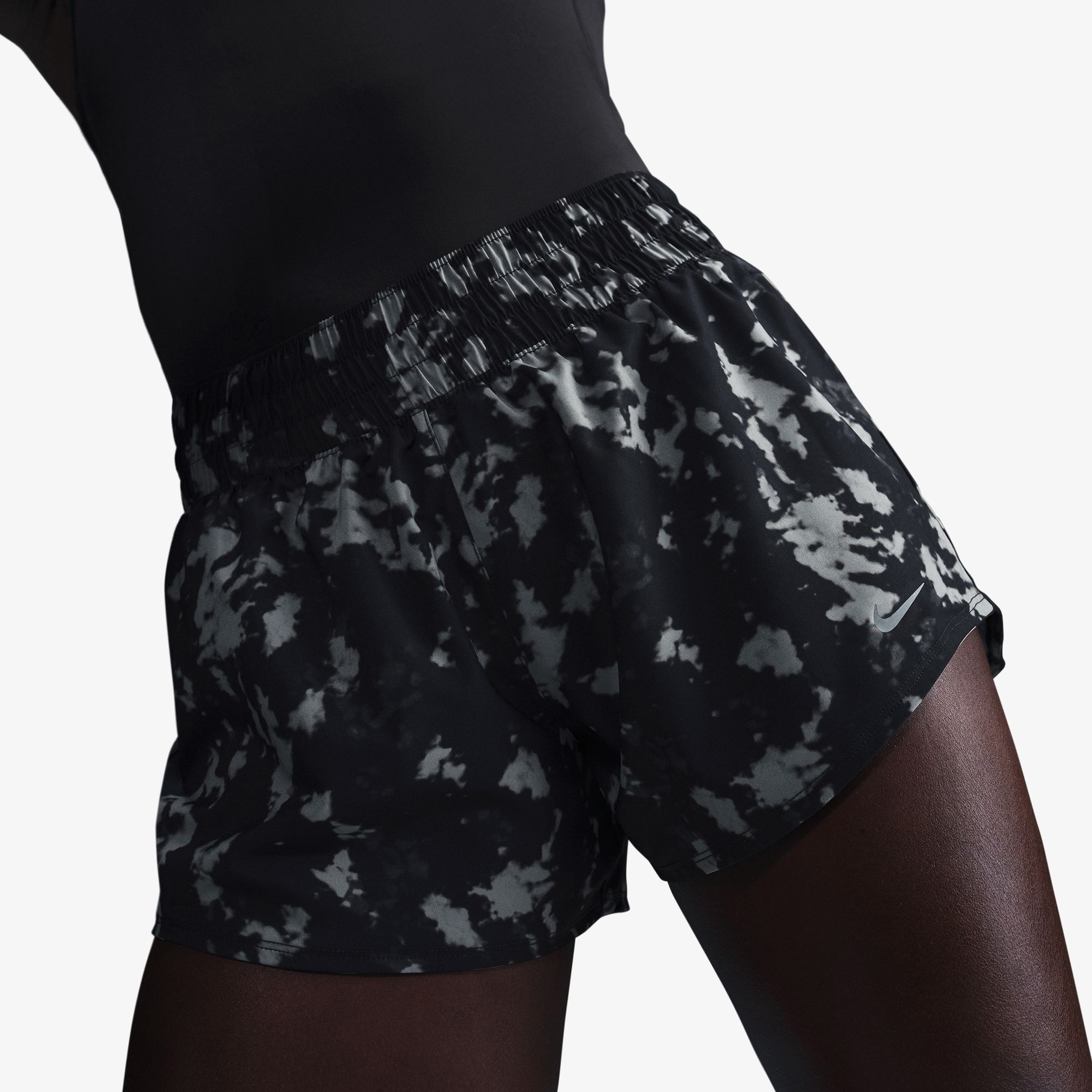 Nike One Dri-Fit Mr 3in Br Shrt Aop Kadın Siyah Şort