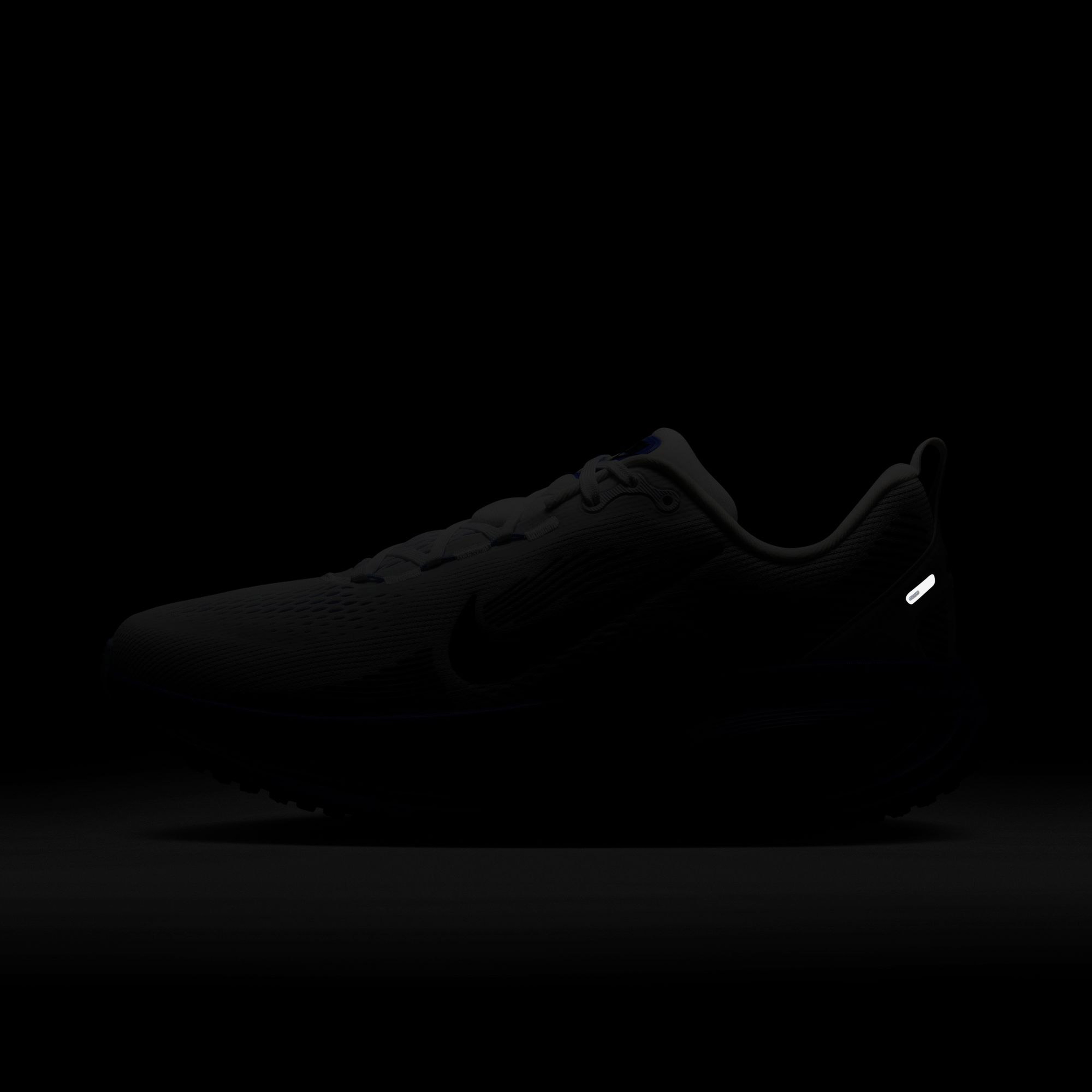 Nike Vomero 18 Erkek Beyaz Koşu Ayakkabısı