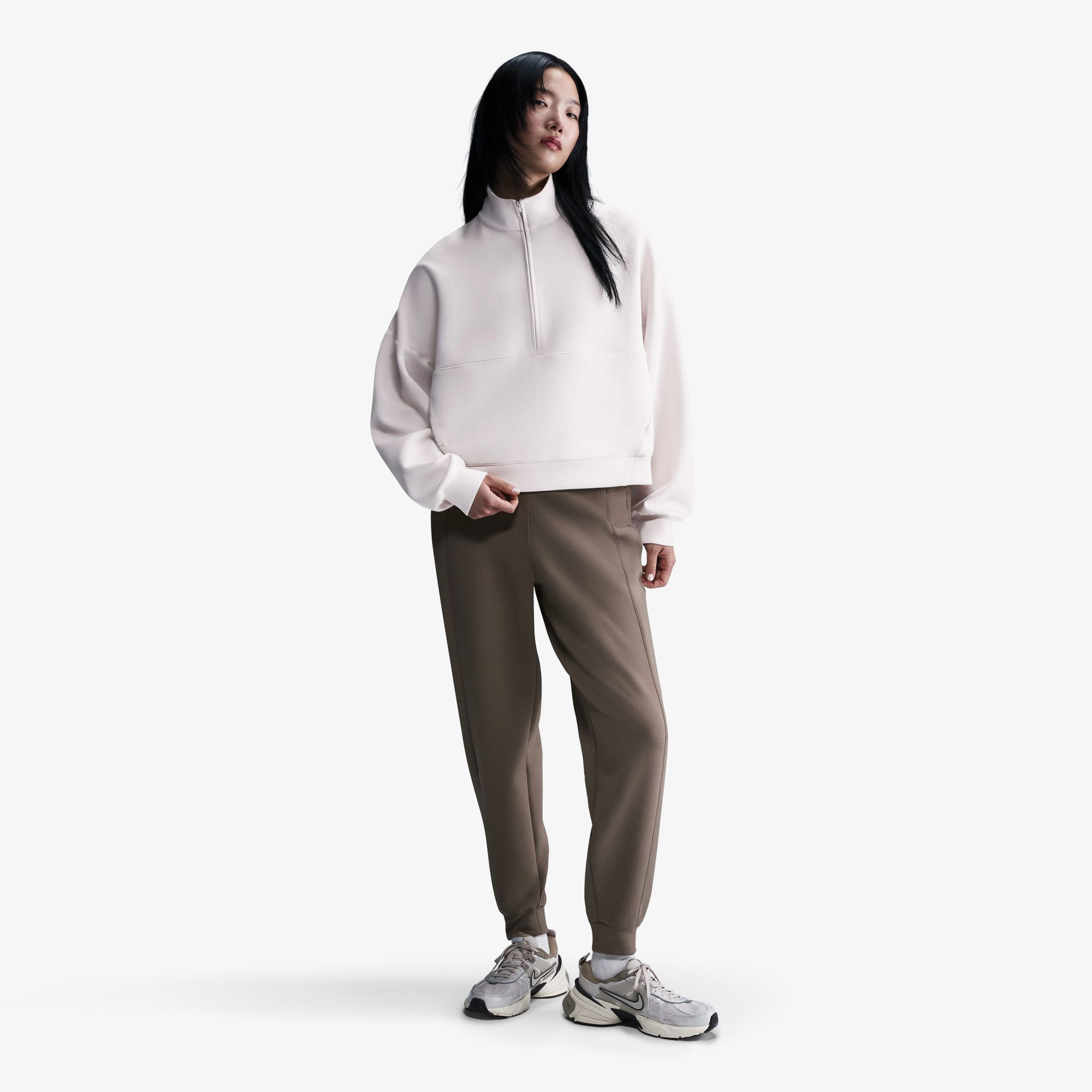 Nike 24.7 Impossiblysoft Kadın Krem Antrenman Sweatshirt