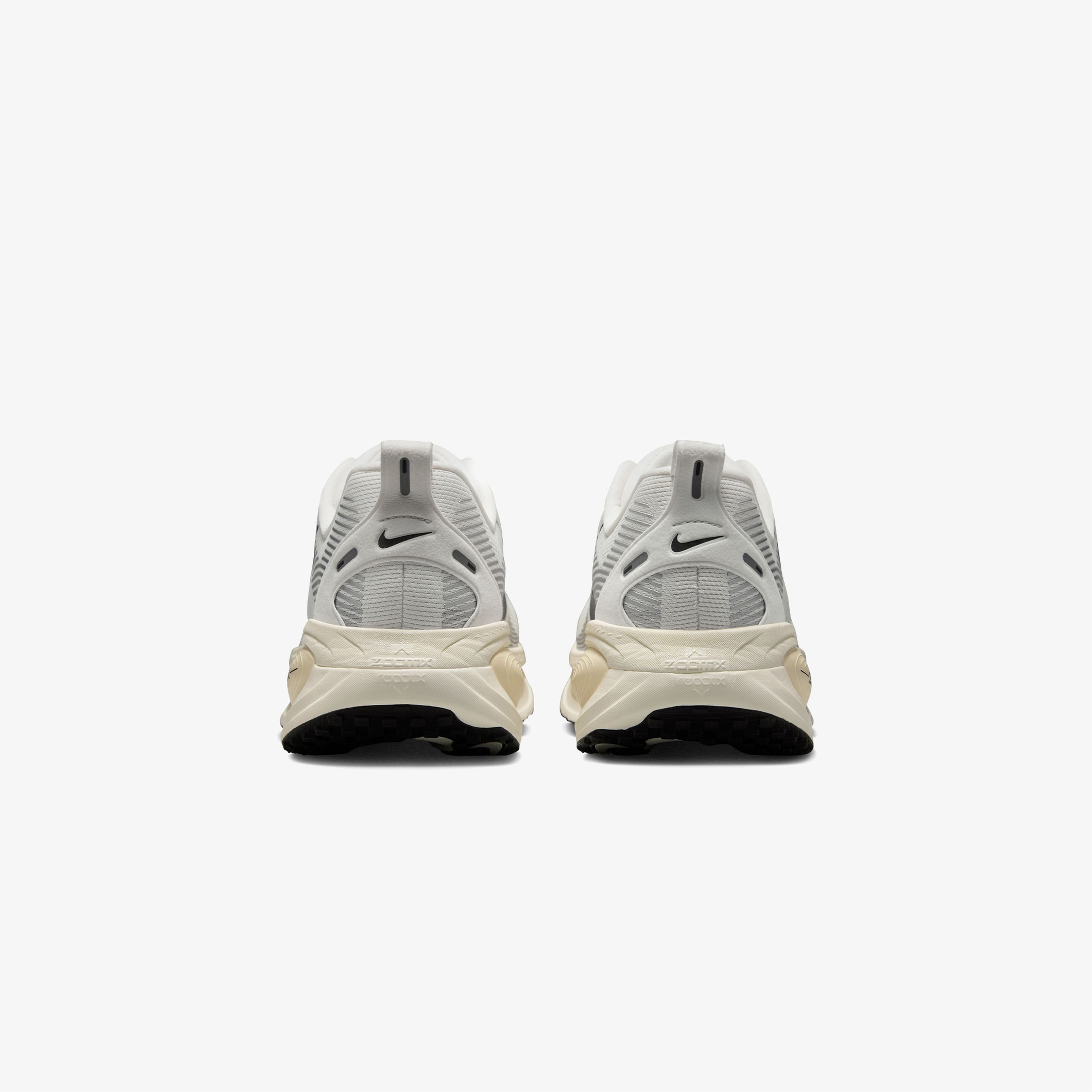 Nike Vomero 18 Erkek Gri Koşu Ayakkabısı