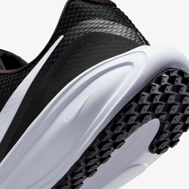 Nike Siyah Nike Revolution 8