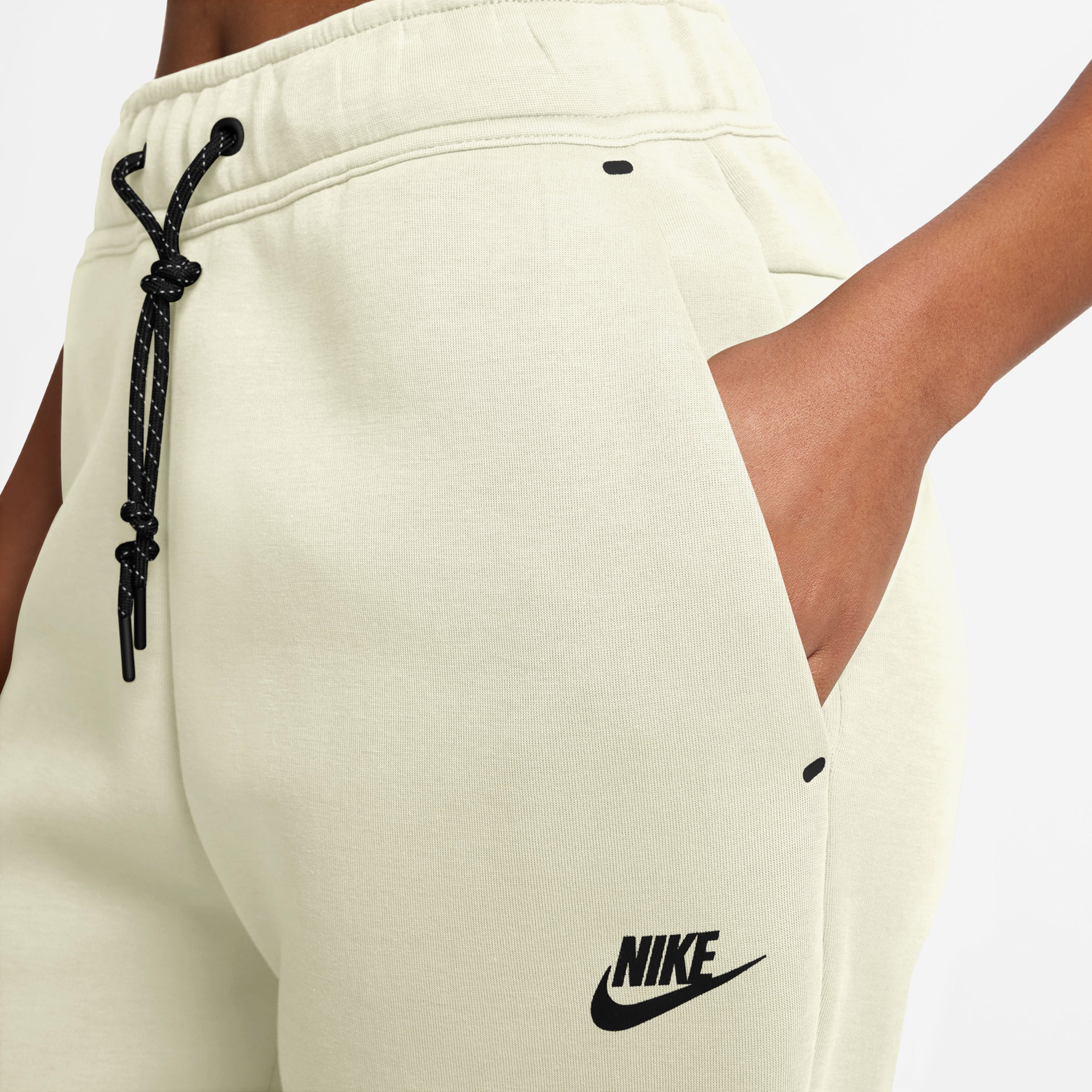 Nike Sportswear Tech Fleece MR Jogger Kadın Bej Eşofman Altı