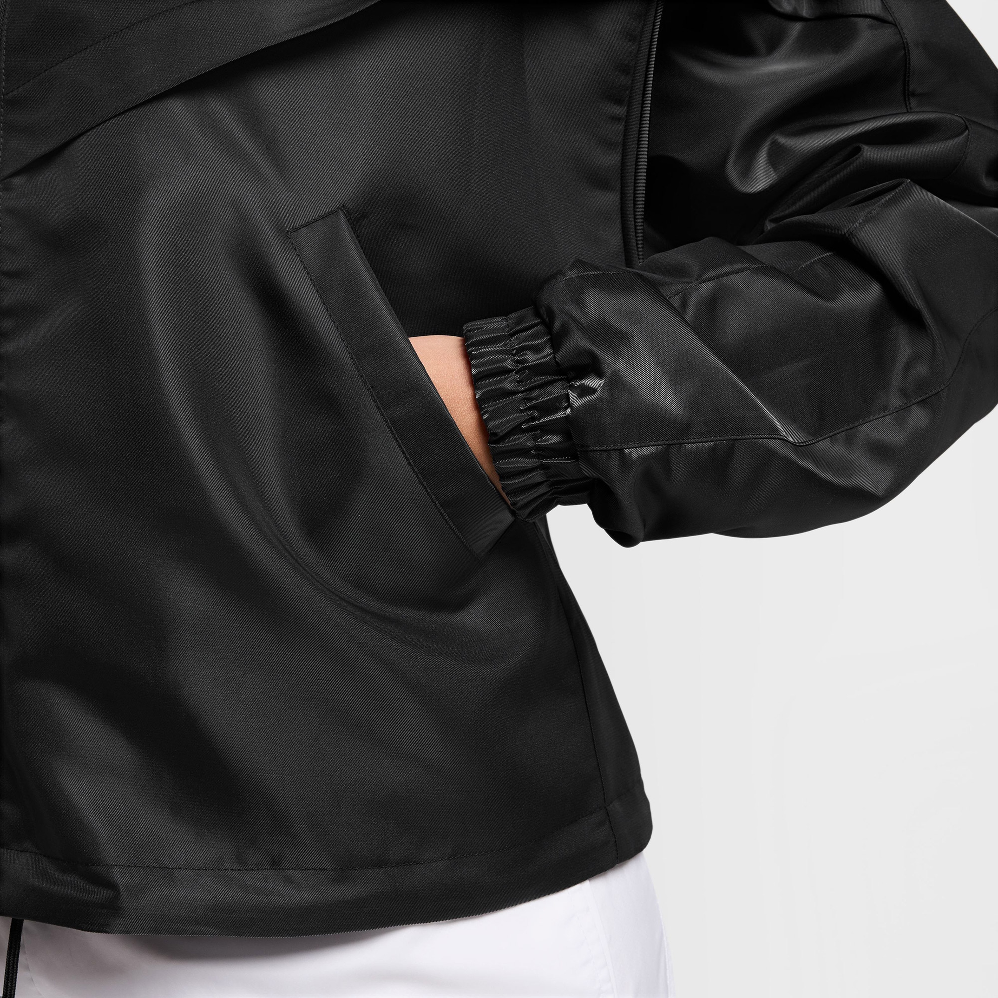 Nike Sportswear Windrunner Parlak Kadın Siyah Ceket