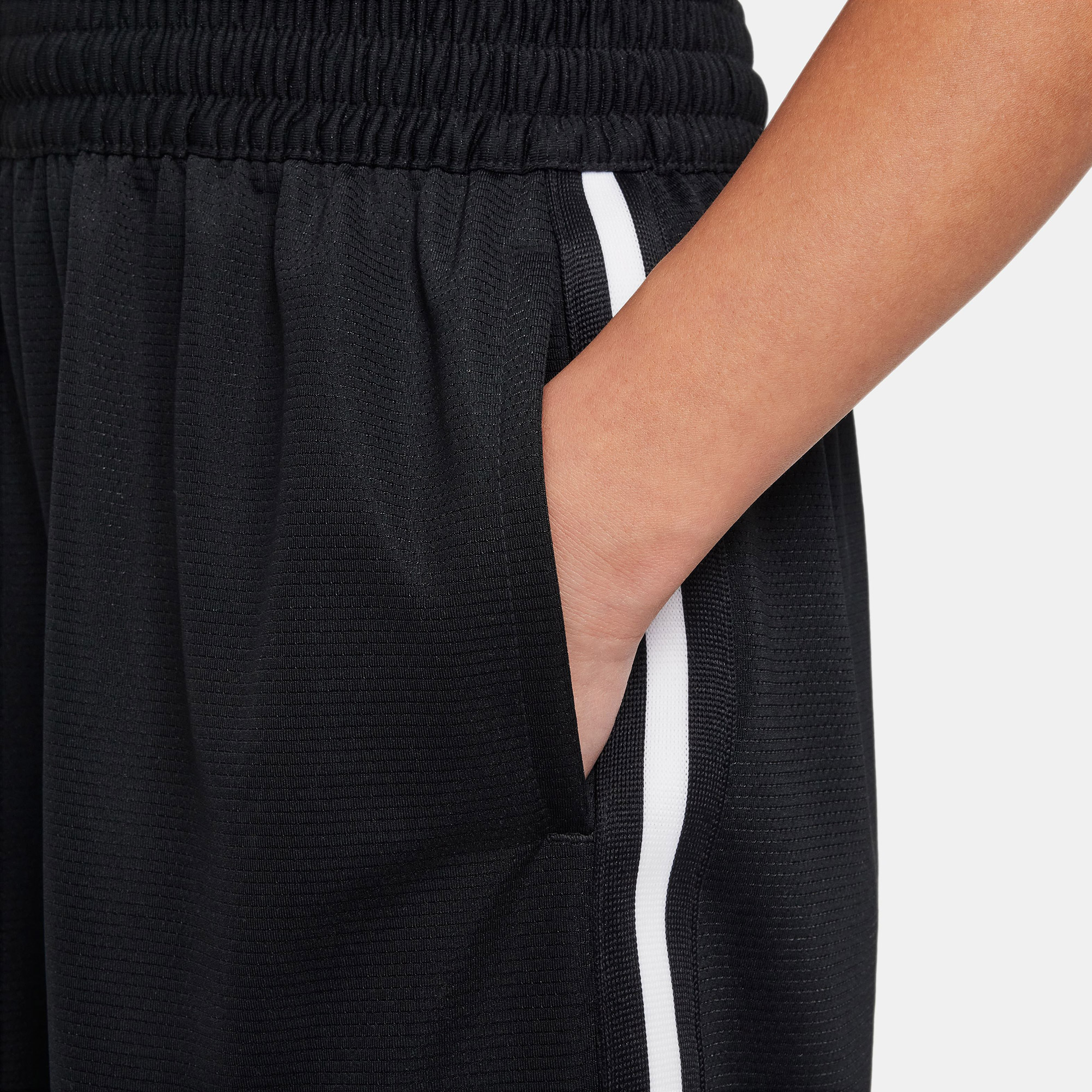 Nike B Nk Df Dna 24 Short Çocuk Beyaz SORT