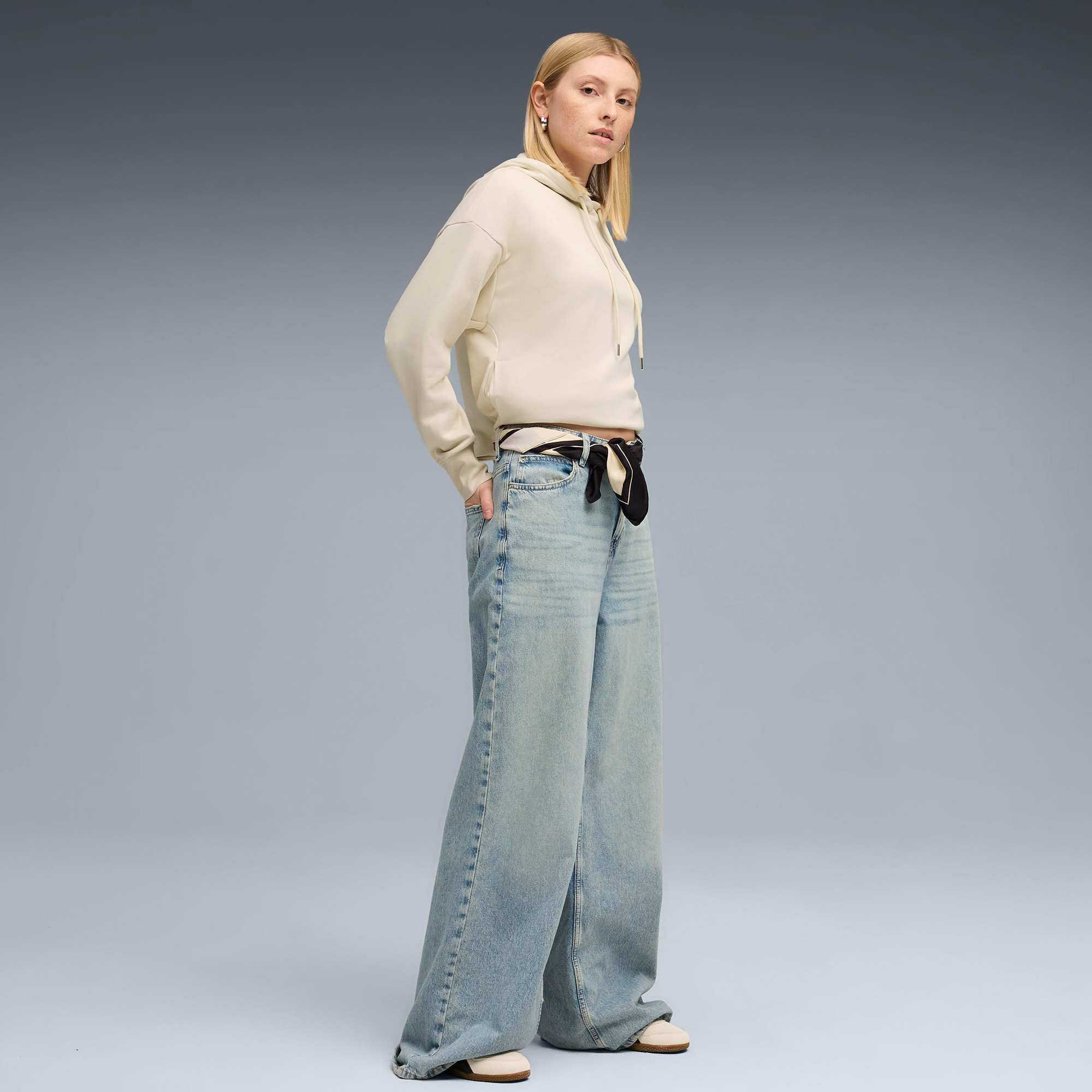 Puma HER Oversized TR Kadın Beyaz Sweatshirt