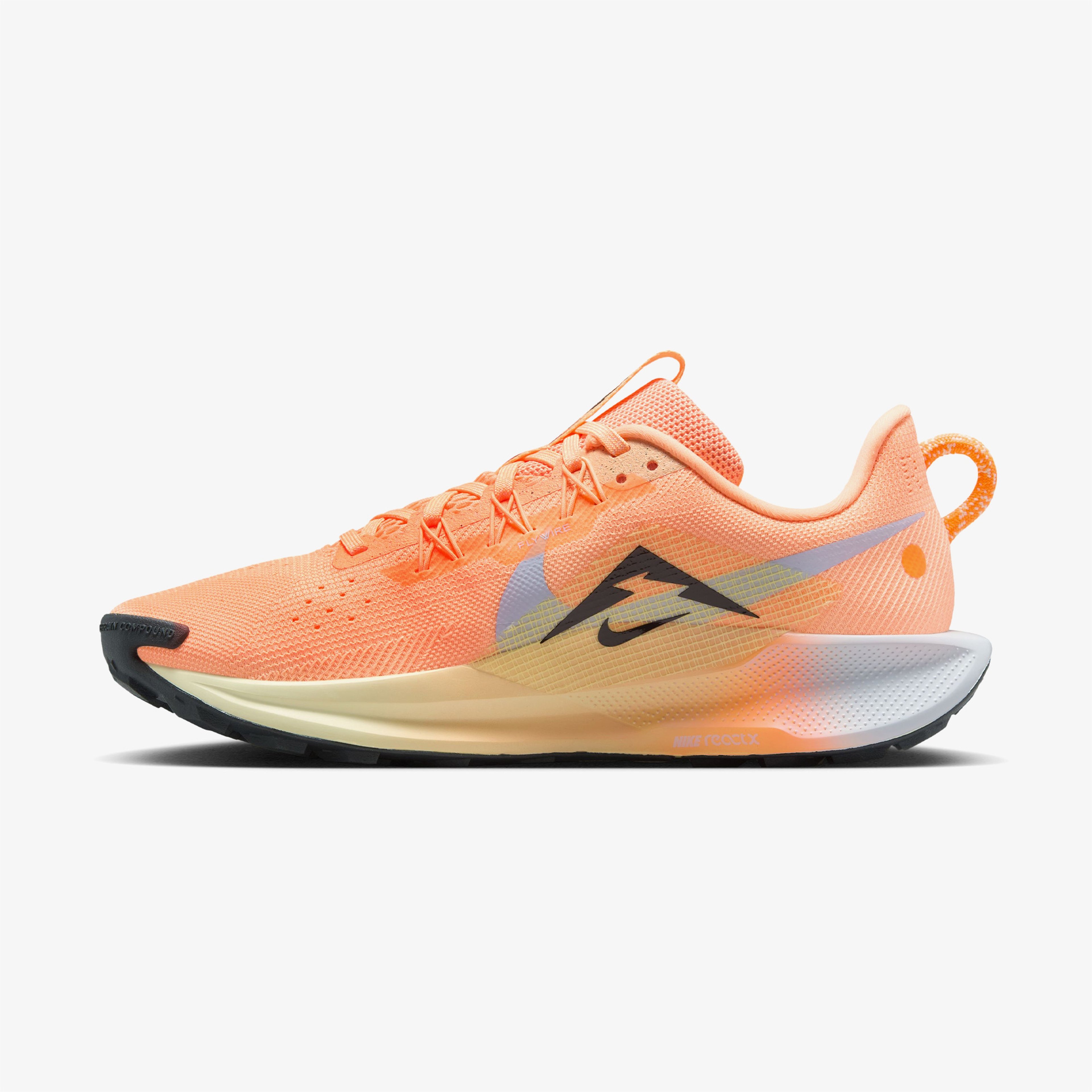 Nike Pegasus Trail 5 Kadın Turuncu Koşu Ayakkabısı