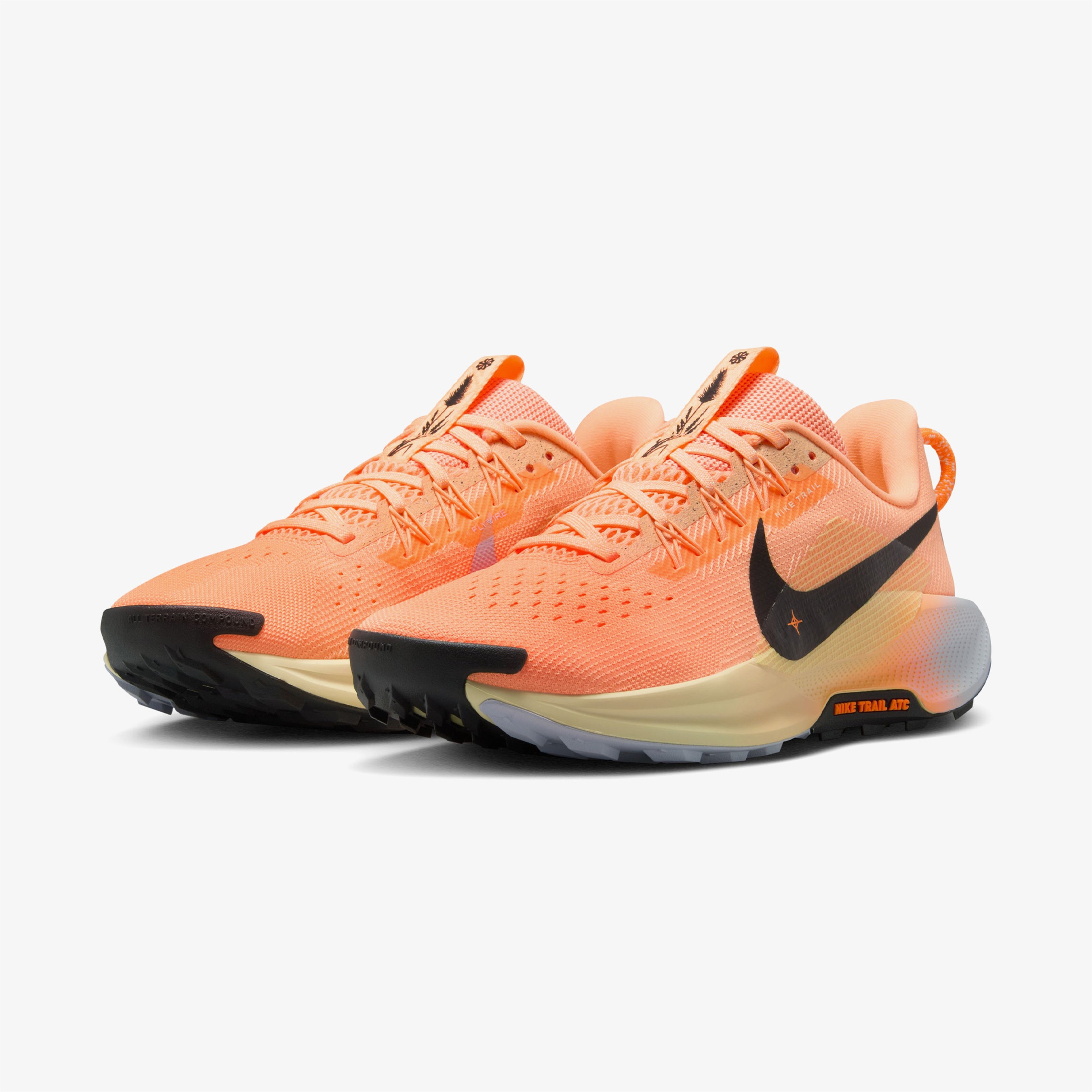 Nike Pegasus Trail 5 Kadın Turuncu Koşu Ayakkabısı
