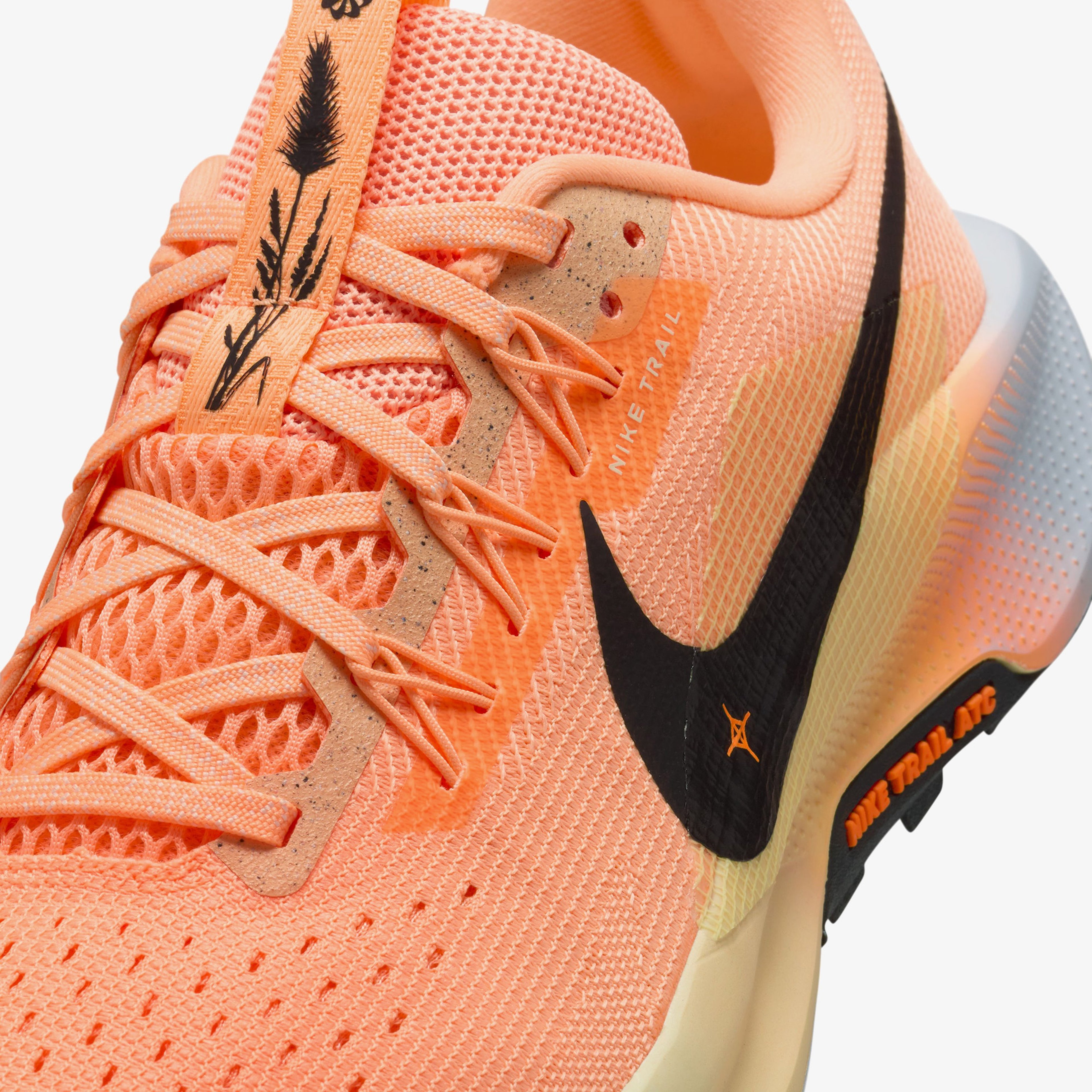 Nike Pegasus Trail 5 Kadın Turuncu Koşu Ayakkabısı