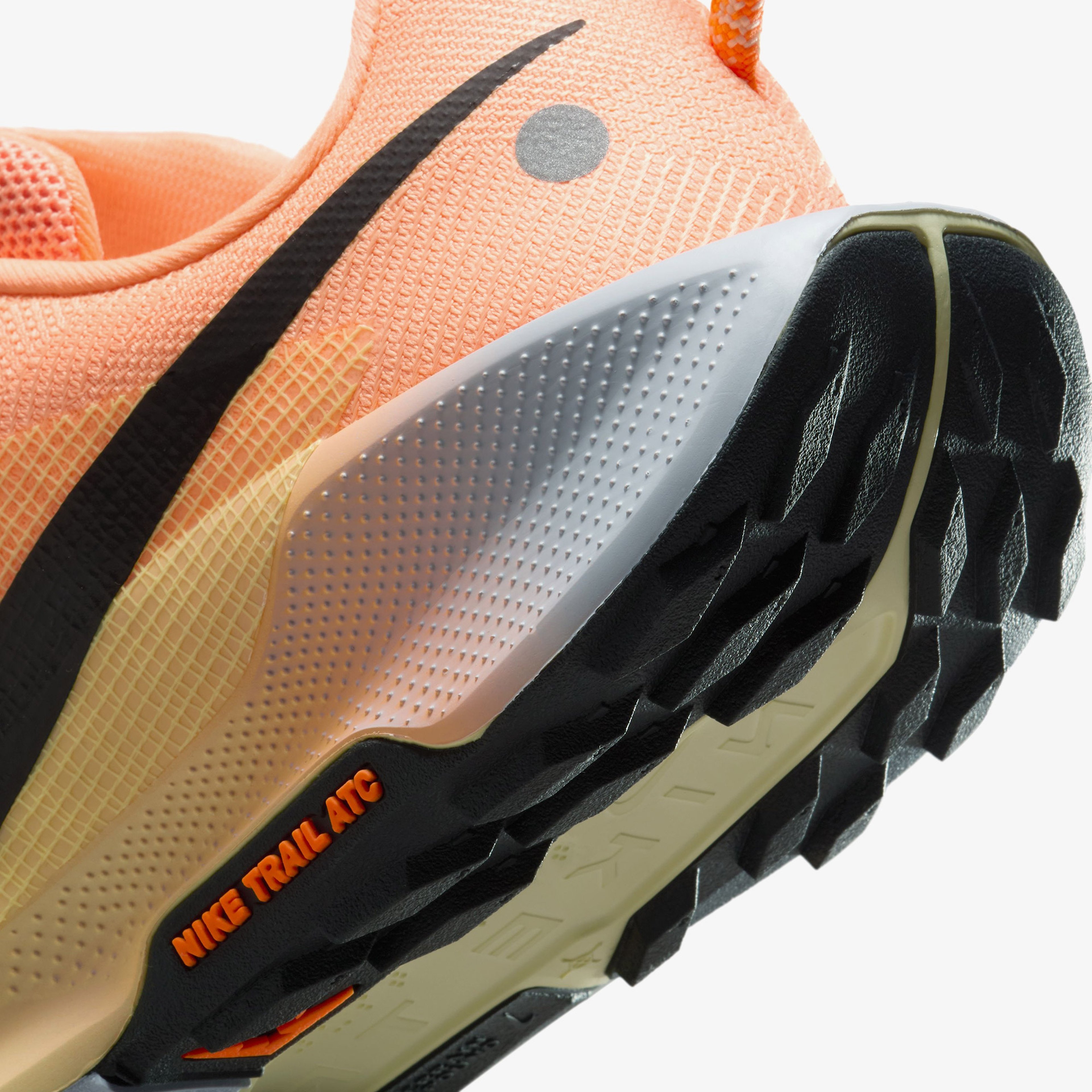 Nike Pegasus Trail 5 Kadın Turuncu Koşu Ayakkabısı