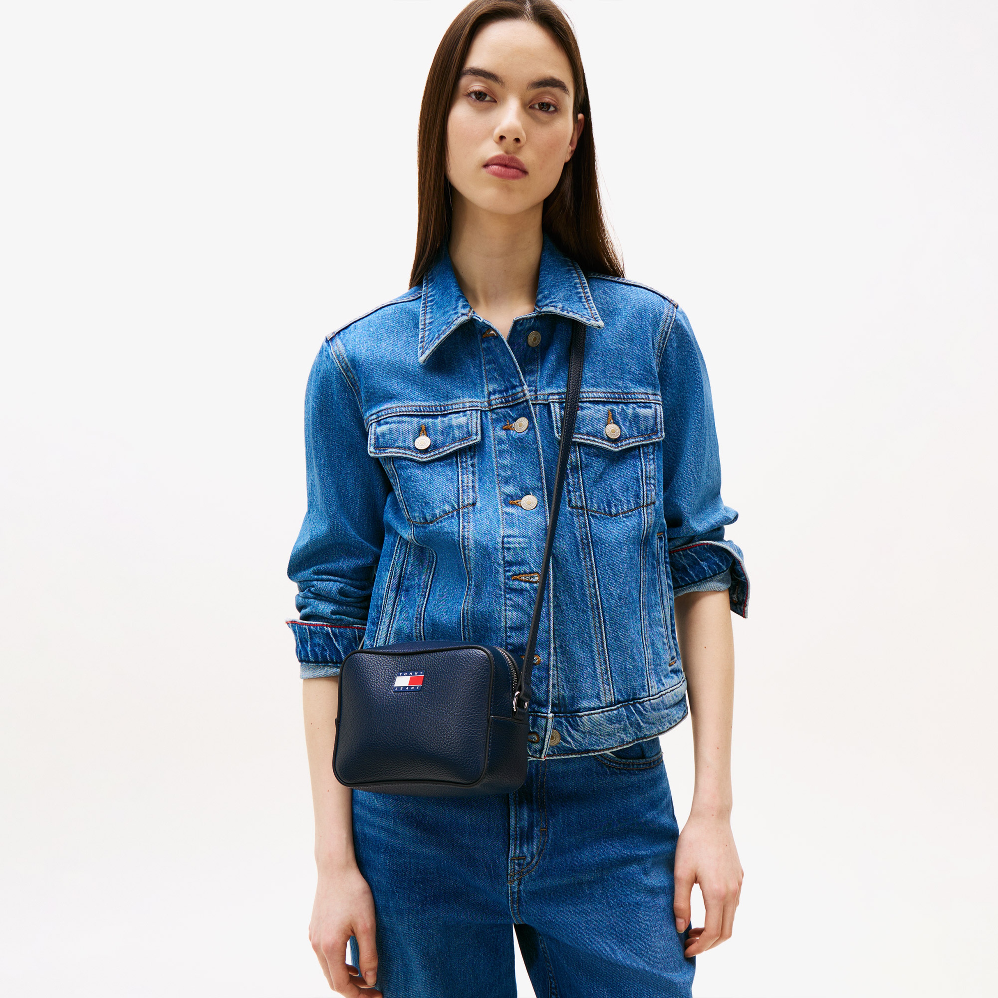 Tommy Jeans Must Kadın Lacivert Çapraz Çanta