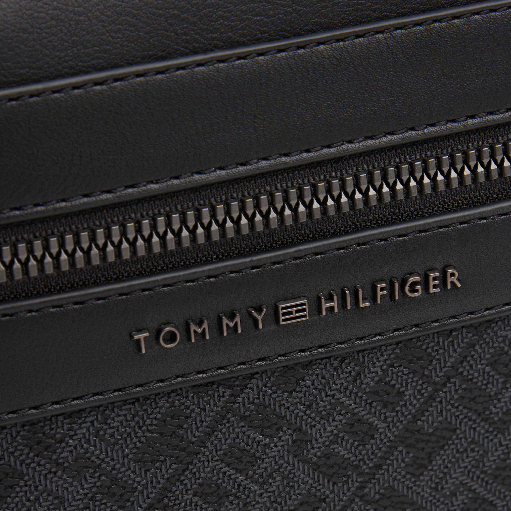 Tommy Hilfiger Monogram Reporter Erkek Siyah Çapraz Çanta