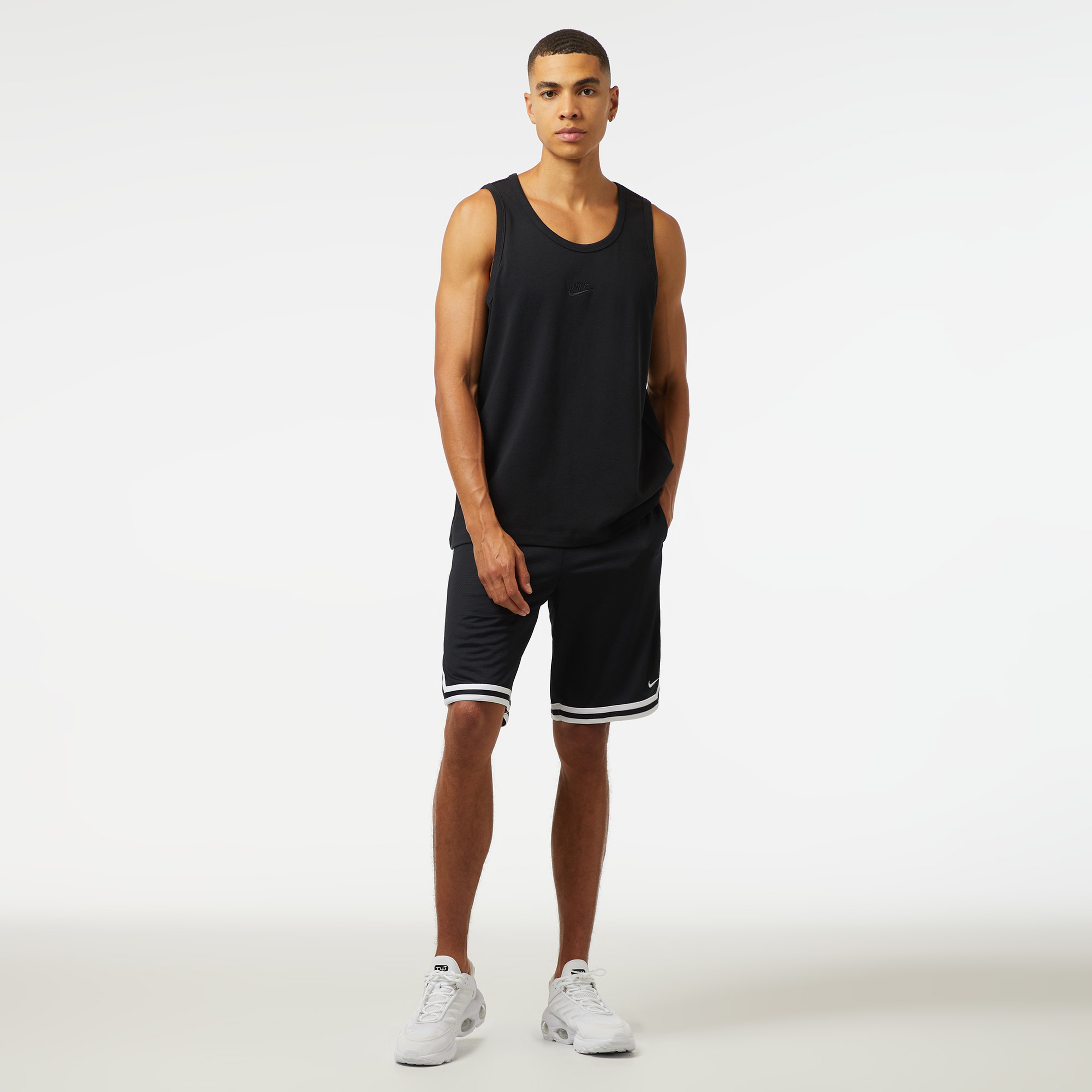 Nike Sportswear Premium Essentials Erkek Siyah Kolsuz T-Shirt