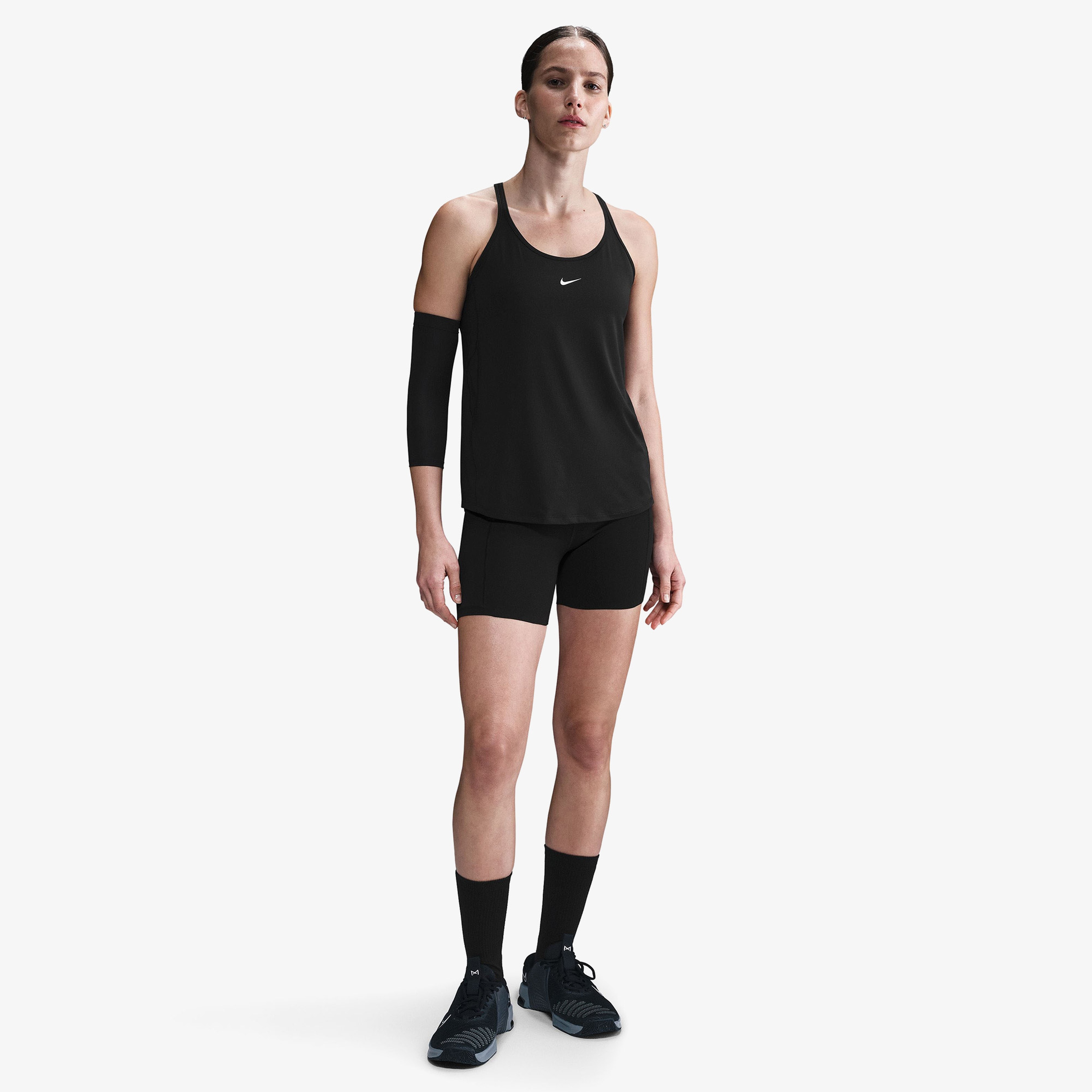 Nike One Classic Dri-Fit Kadın Siyah Kolsuz T-Shirt