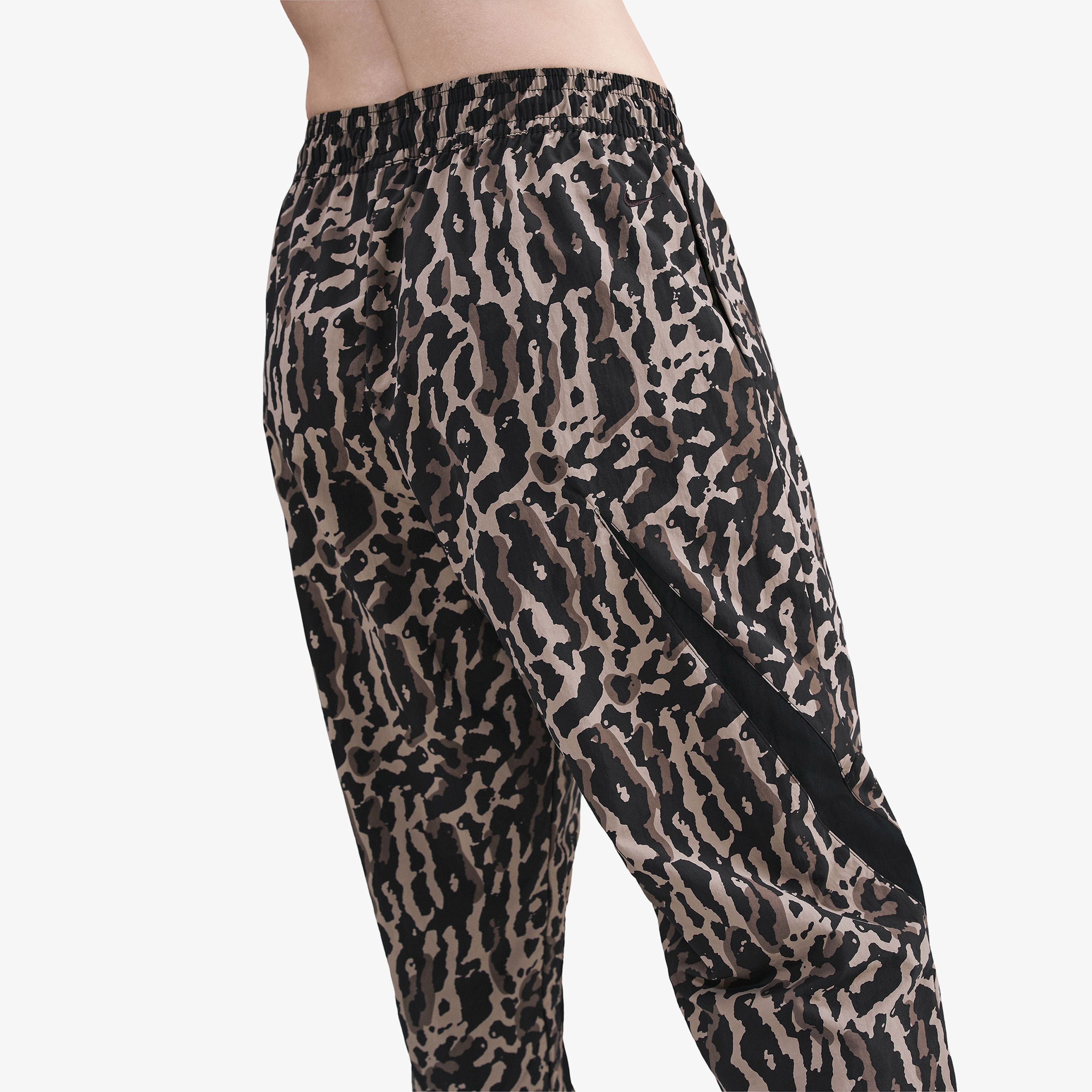 Nike Sportswear Woven Printed Kadın Siyah Eşofman Altı