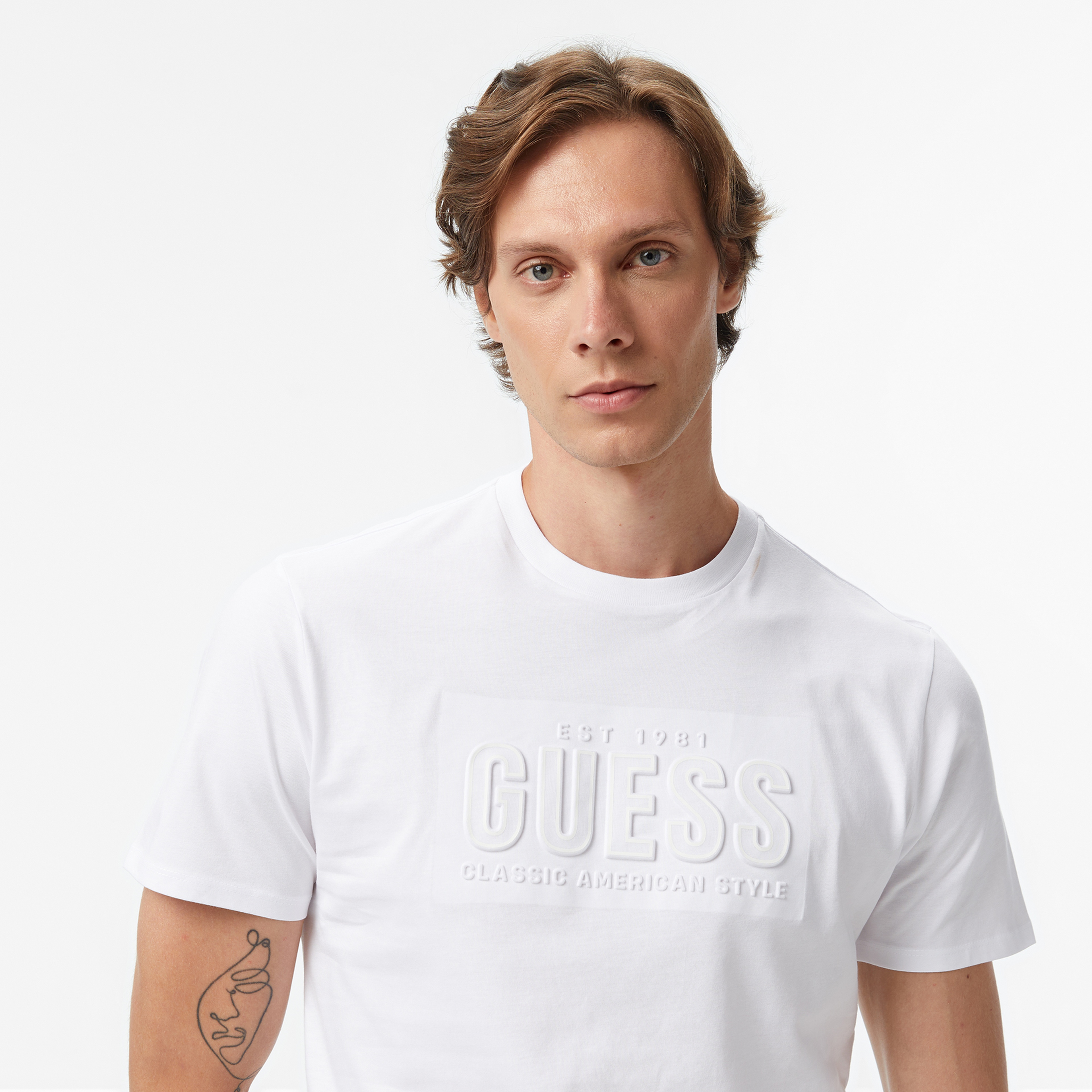 Guess Embosse Regular Fit Erkek Beyaz T-Shirt