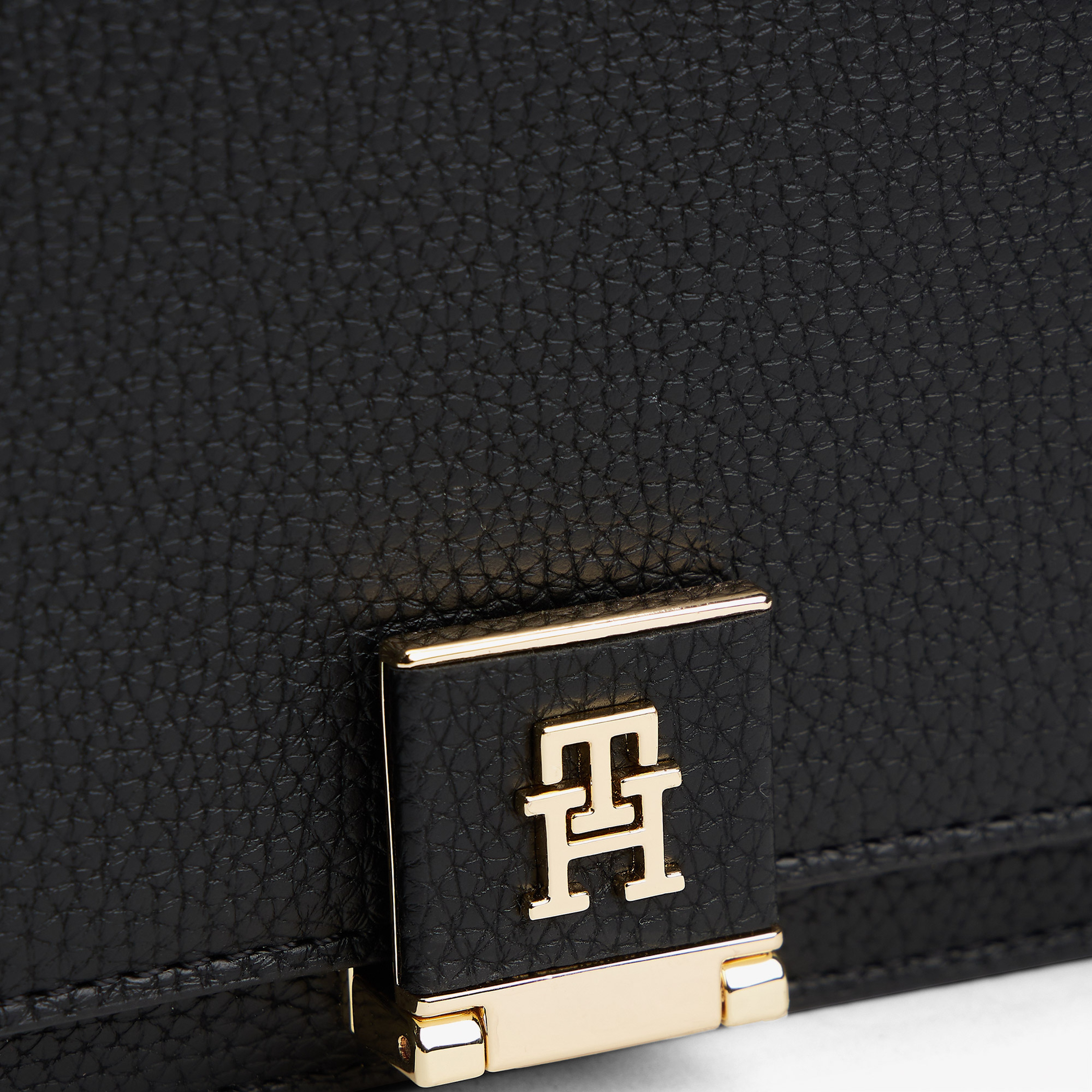 Tommy Hilfiger Her Mini Kadın Siyah Çapraz Çanta