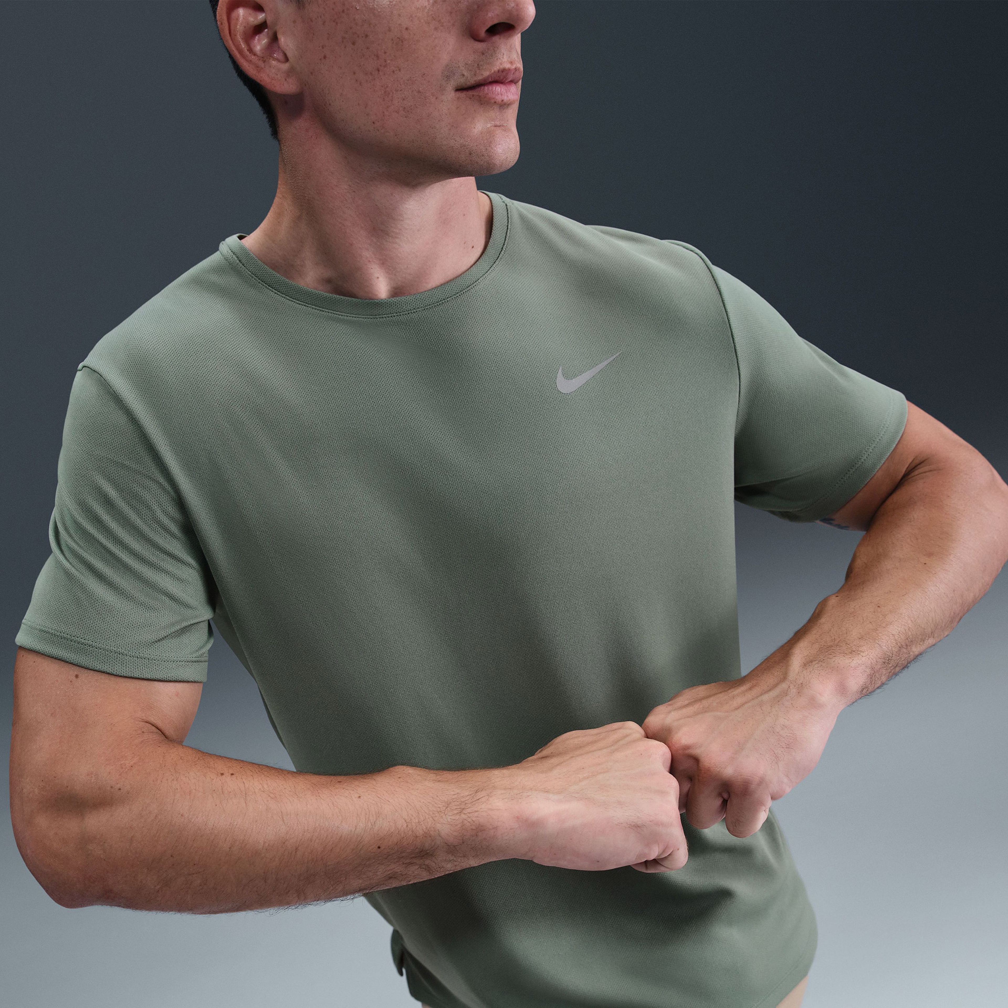 Nike Dri-Fit Miler Erkek Yeşil T-Shirt